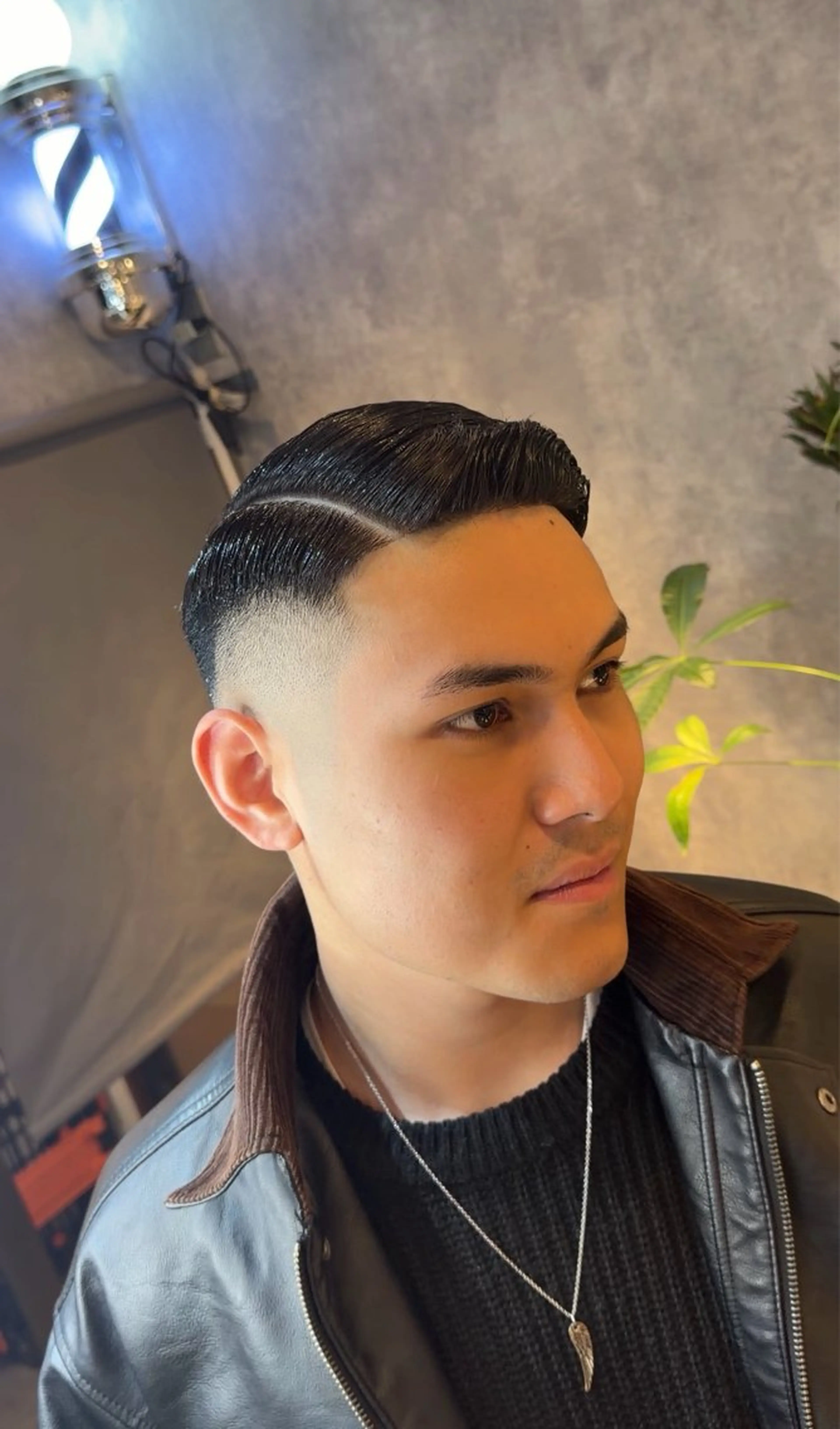 ショート メンズ フェードカット 安立 玲於のヘアスタイル