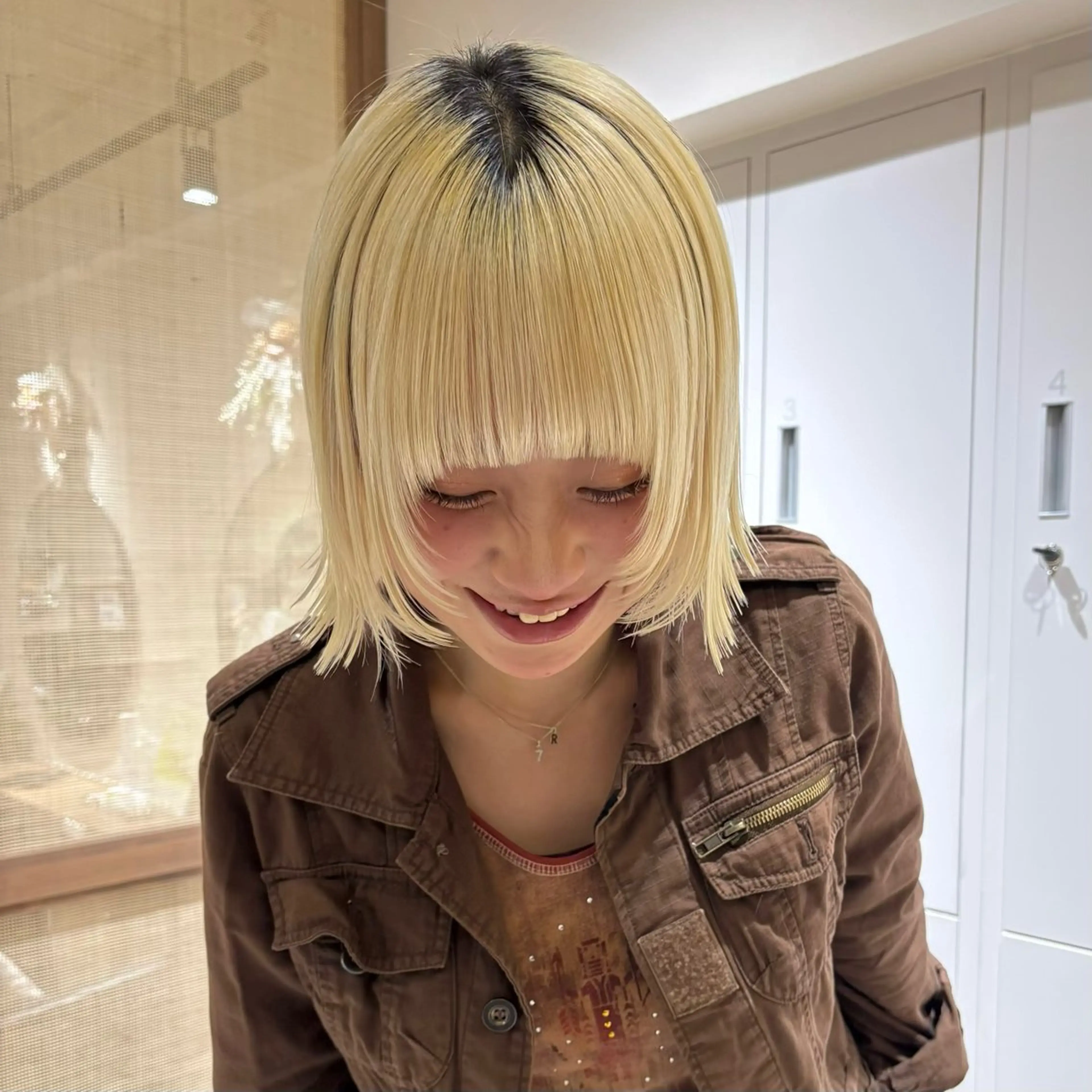 ミディアム ボブ 顔まわりレイヤー 顔周りカット レイヤーカット カット AMI ウルフ/ショートのヘアスタイル