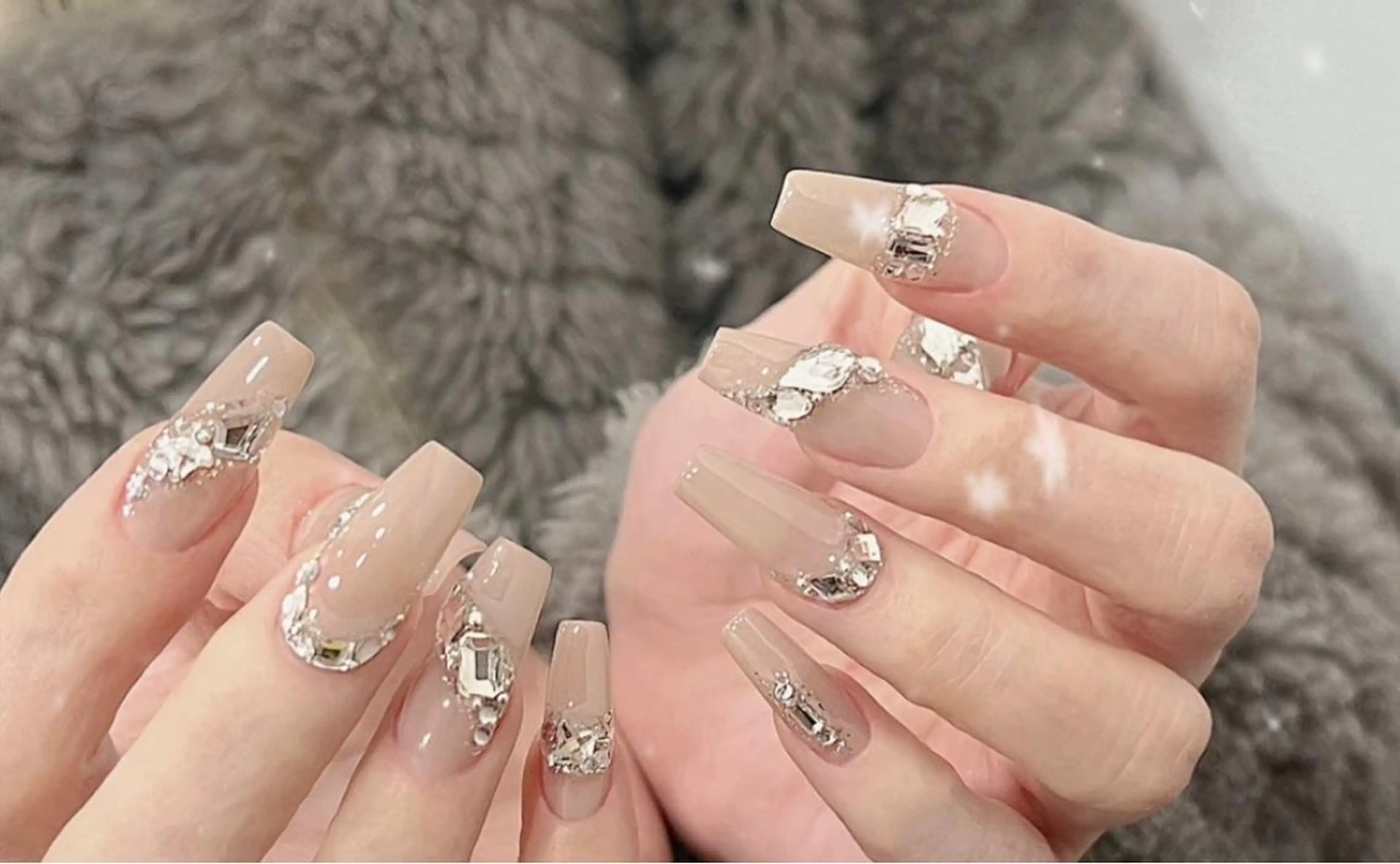 ネイル オーロラネイル べっ甲ネイル クリアネイル 氷ネイル・うるうるネイル 韓国ネイル KARI ネイルサロンのネイルデザイン