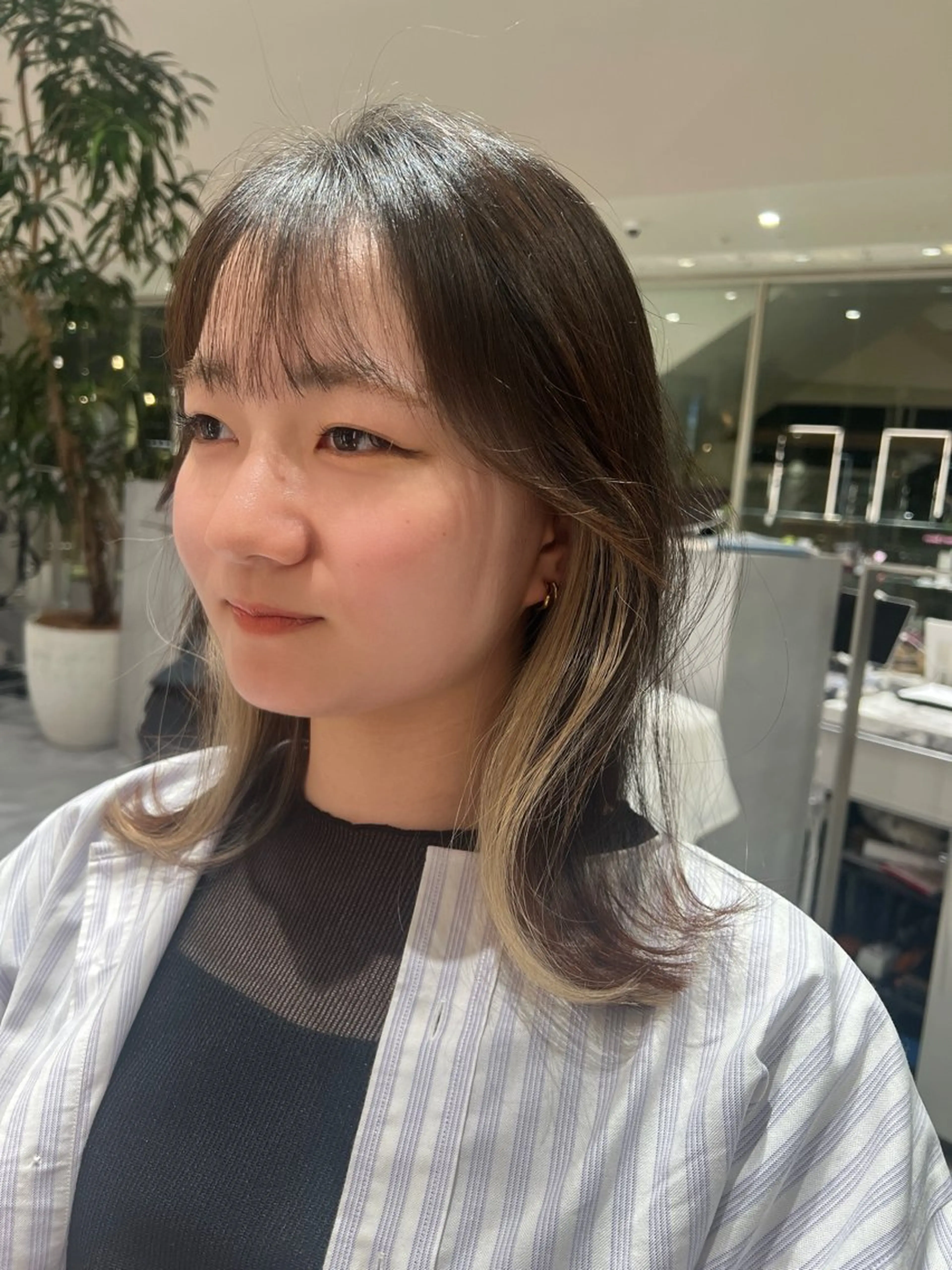 セミロング カラー イヤリングカラー kako　ショート ボブのヘアスタイル