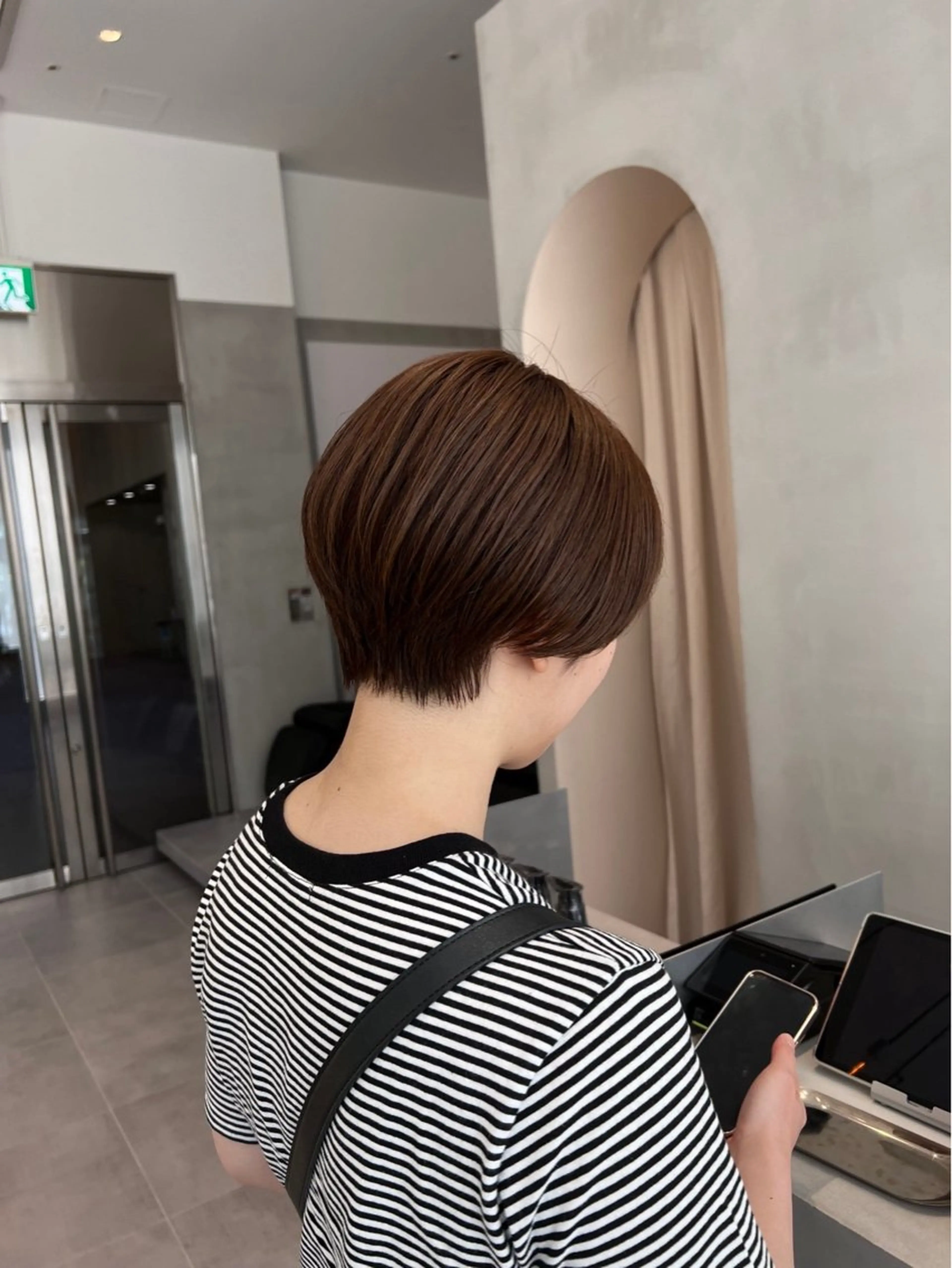 ショート ミオ💎透ける暗髪 ショートカットのヘアスタイル