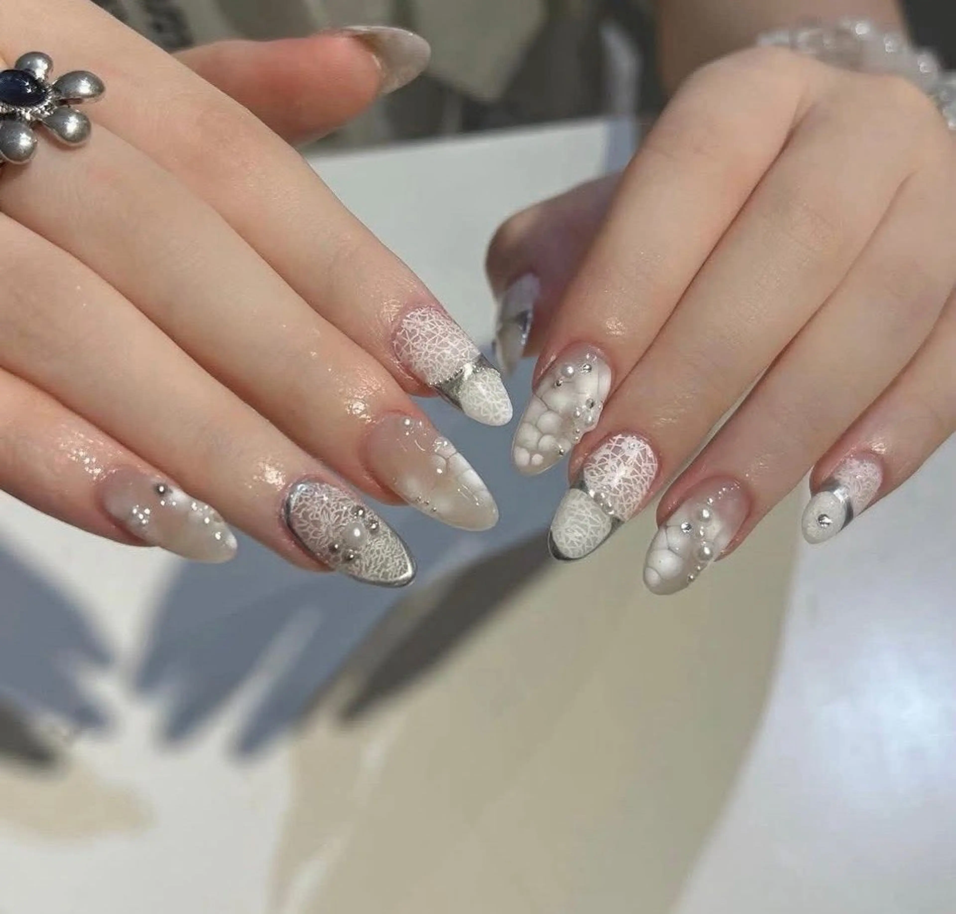 ネイル チークネイル フレンチネイル グラデーション キラキラネイル 韓国ネイル ハンドネイル Minette nailHuongのネイルデザイン