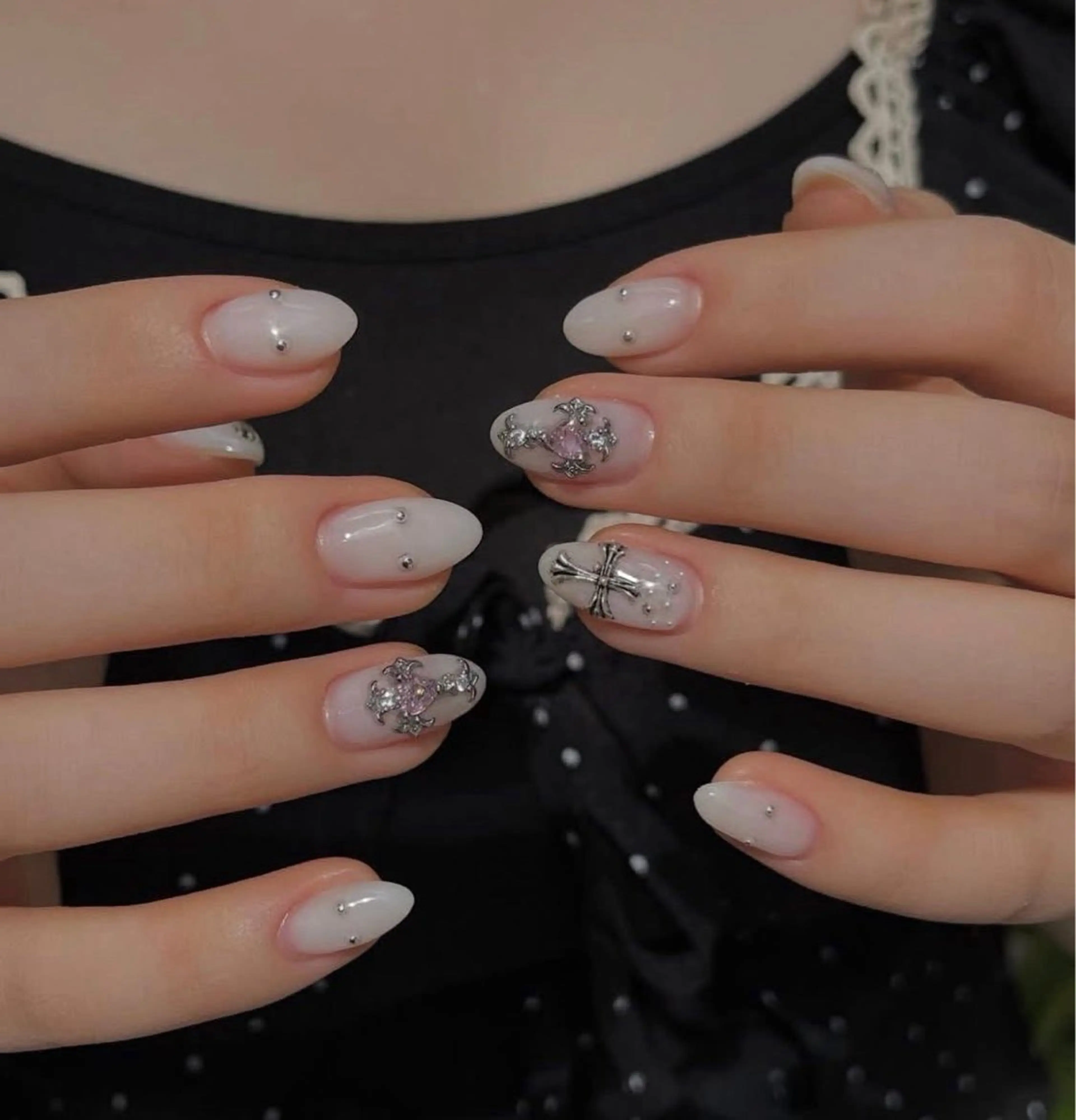 ネイル チークネイル フレンチネイル グラデーション キラキラネイル 韓国ネイル Minette nailHuongのネイルデザイン