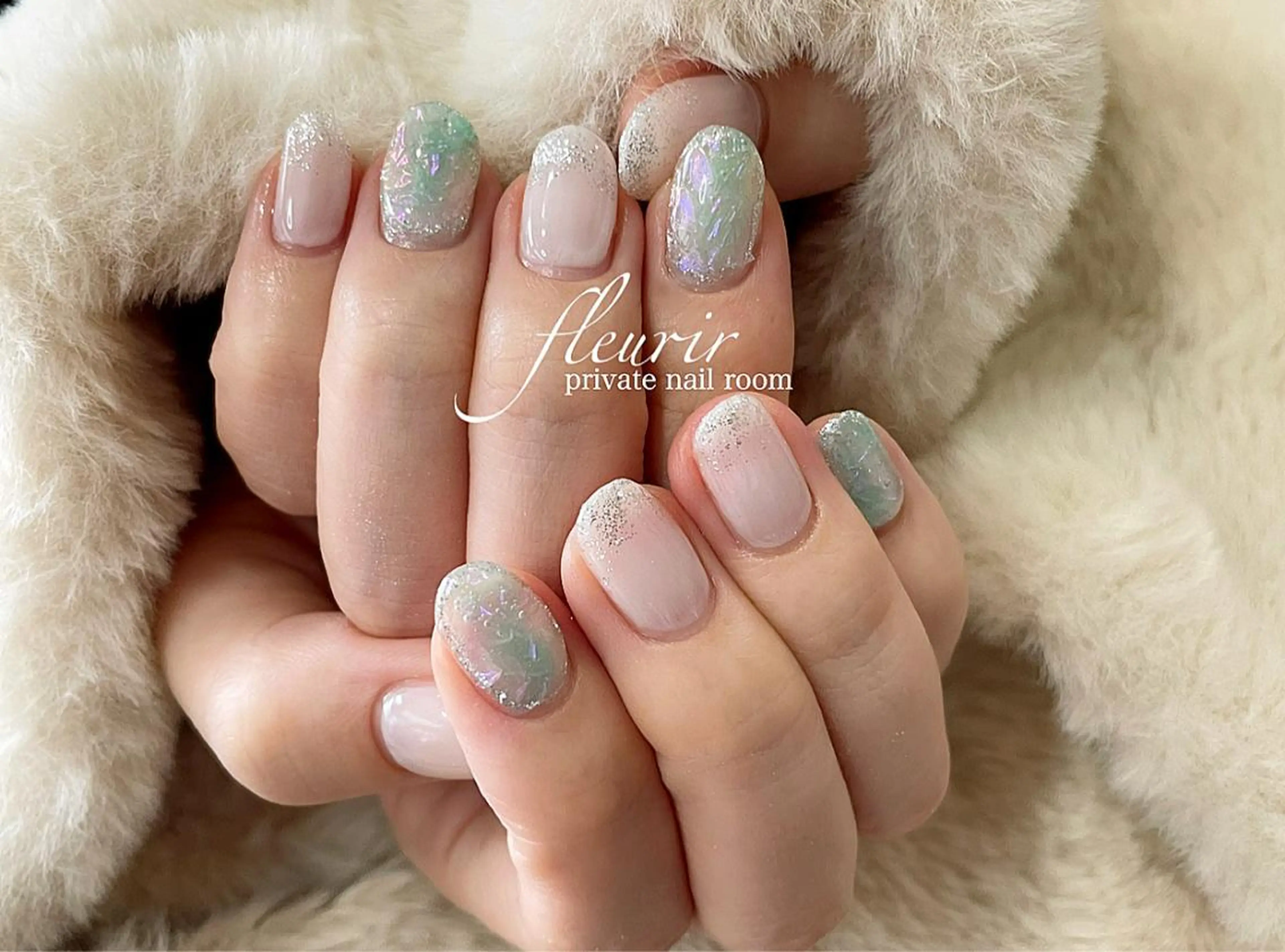 ネイル オーロラネイル グリーン ラメ(グリッター) シルバー フルリール 【プライベートサロンのネイルデザイン