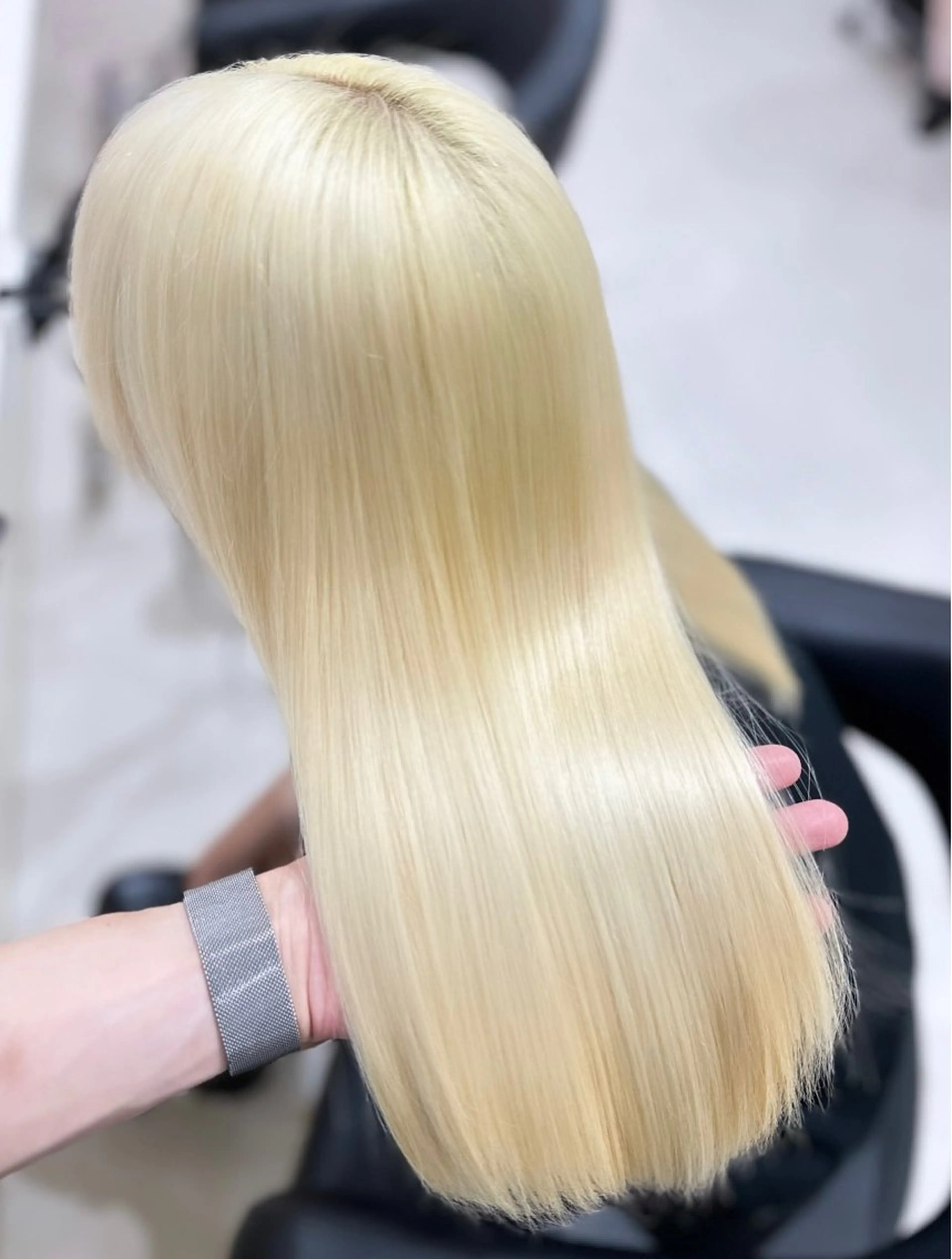 ロング カラー 🖤ハイトーン× レイヤー🖤SARAのヘアスタイル