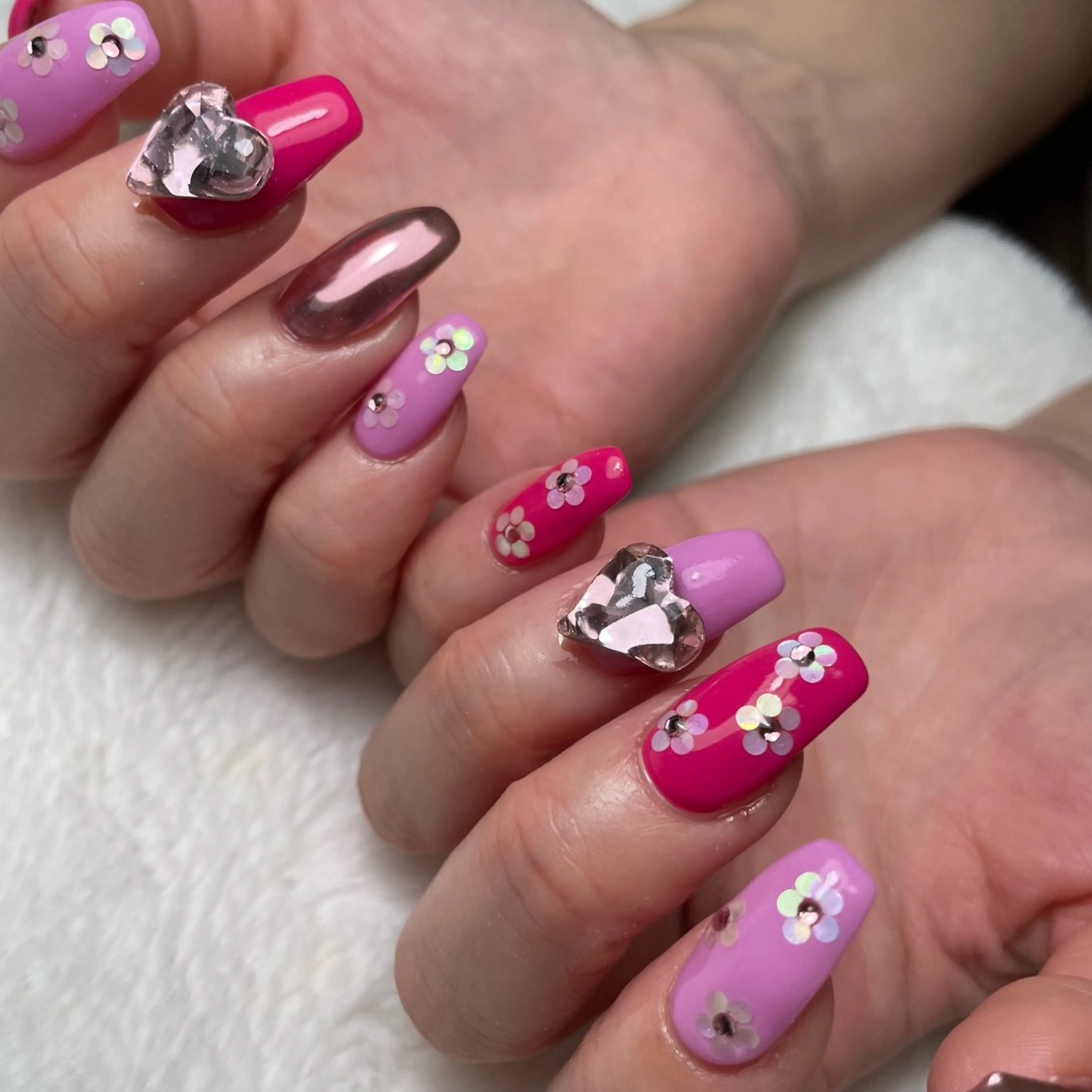 ネイル フラワーネイル ホログラムネイル ハンドネイル kipinail 川﨑えりかのネイルデザイン