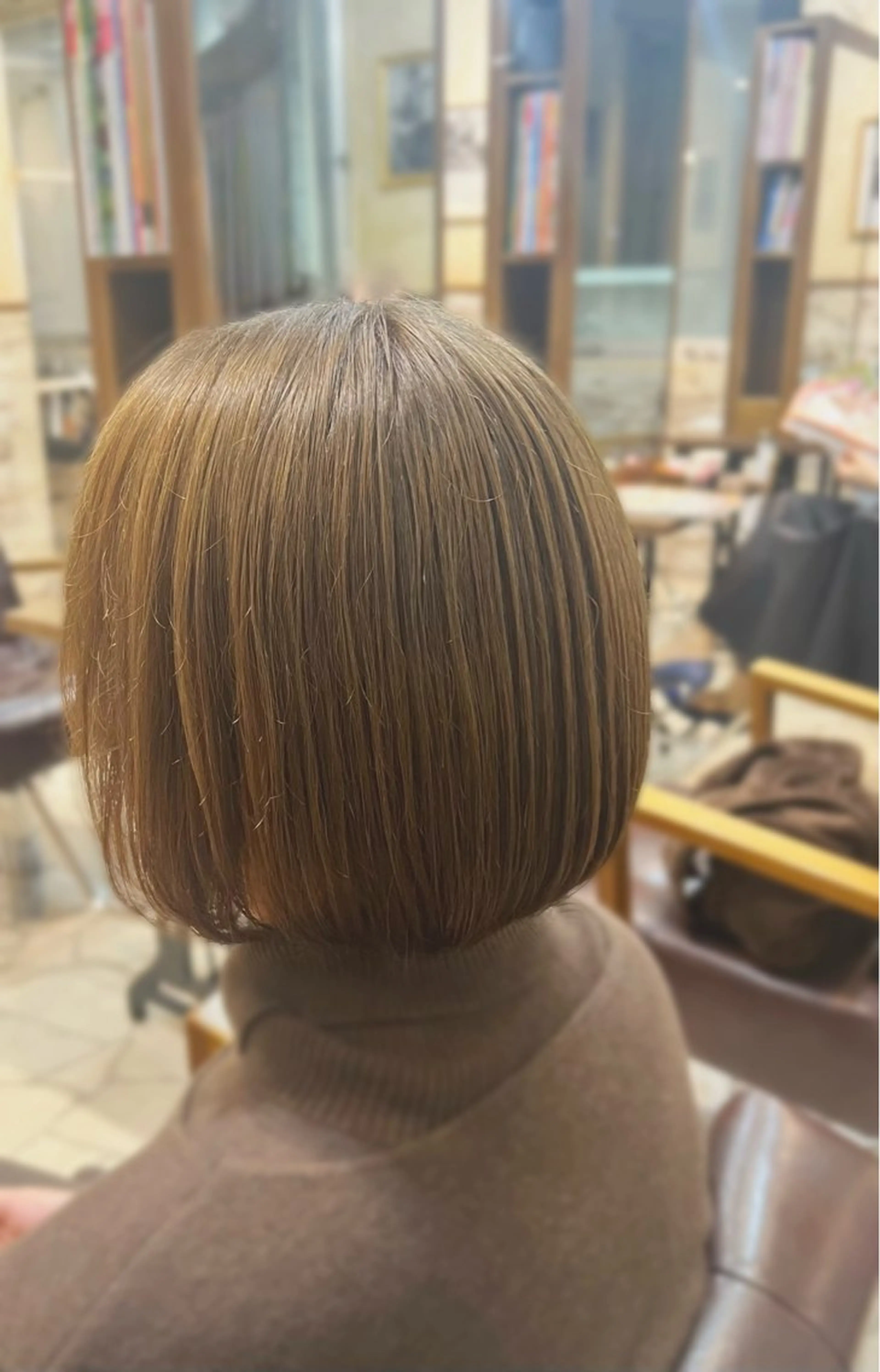 カラー ベージュカラー ブリーチ 栗林 萌々のヘアスタイル