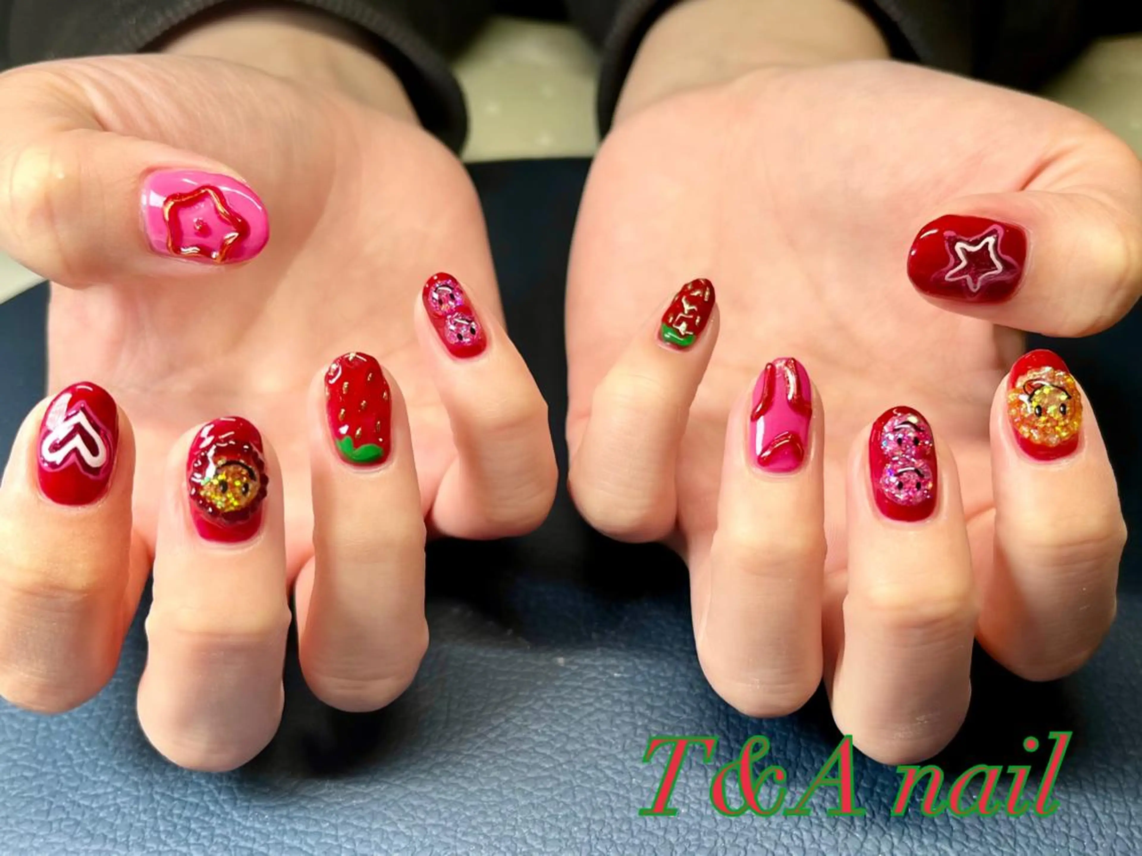 ミディアム ネイル ジェルネイル 赤色 スカルプネイル 夏ネイル ハンドネイル T&A nailのネイルデザイン