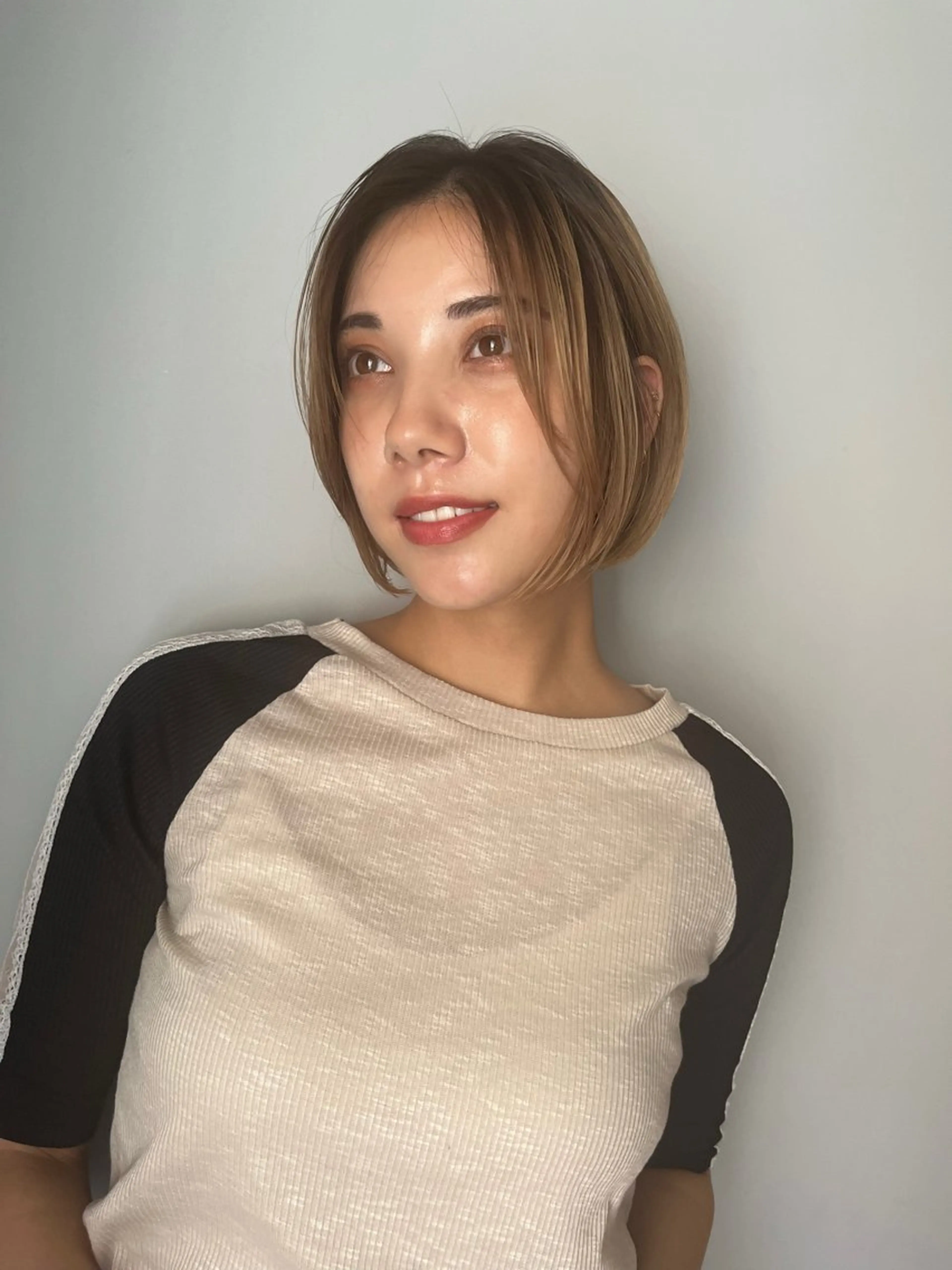 ショート カラー ヘアカラー ショート/ボブ/透明 感カラー/高橋あみのヘアスタイル