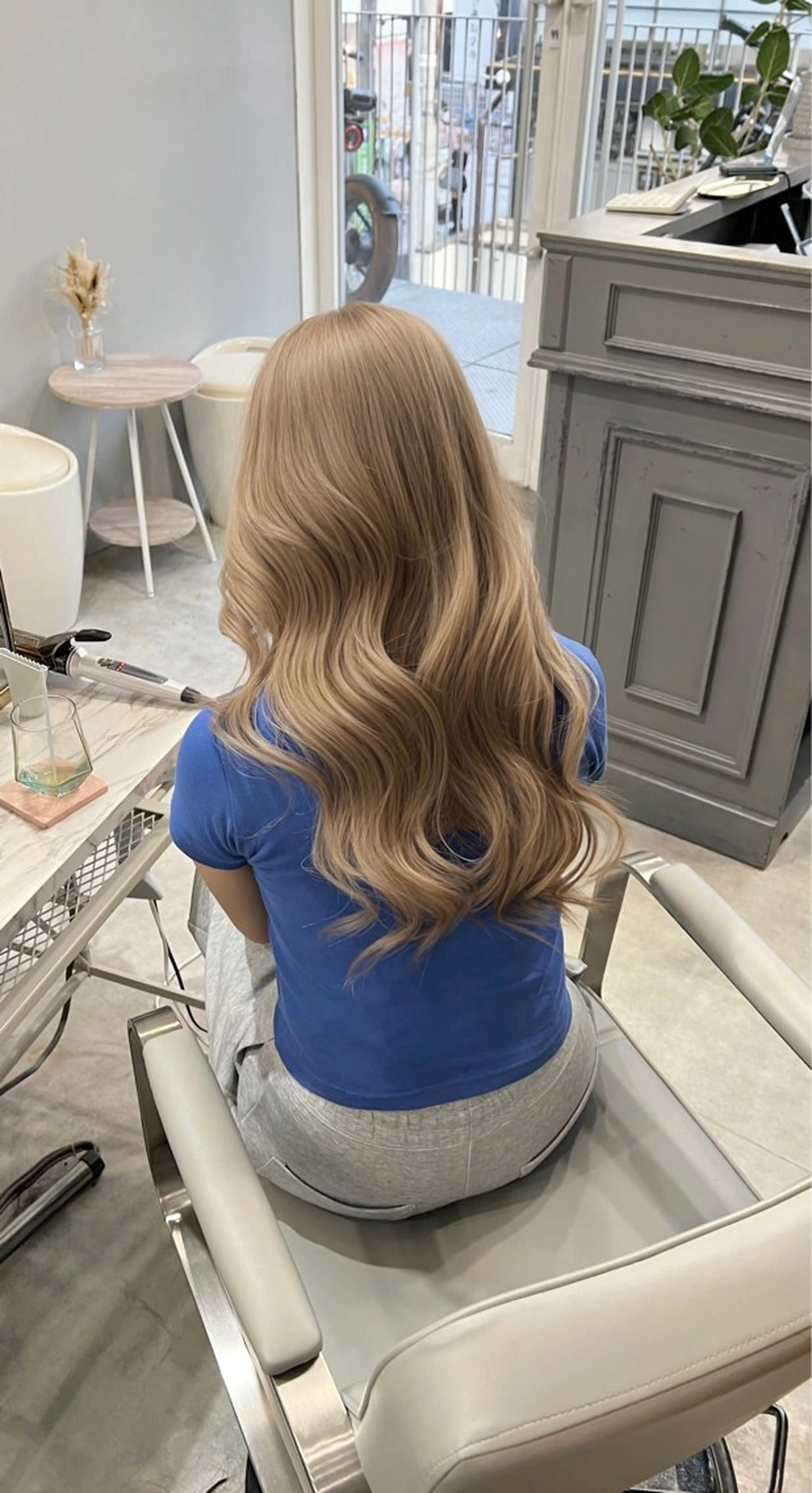 ミディアム カラー ベージュカラー ブリーチ ミルクティーベージュ カット ヘアカラー トリートメント ヘアセット 🫧艶ダブルカラー ブリーチ🫧トモヤのヘアスタイル