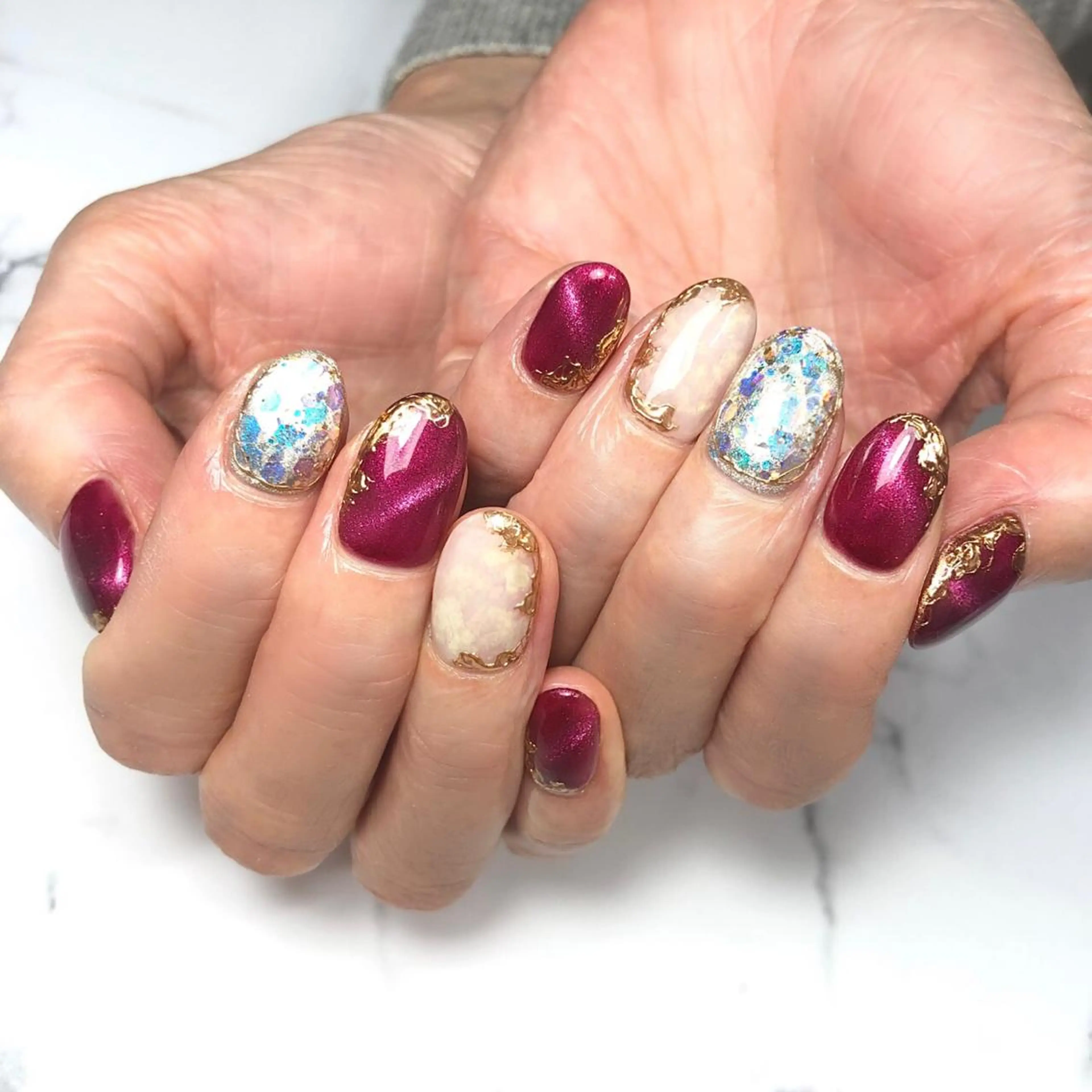 ネイル アートネイル オーロラネイル ボルドー ジェルネイル ゴージャス ハンドネイル NAIL NOWのネイルデザイン