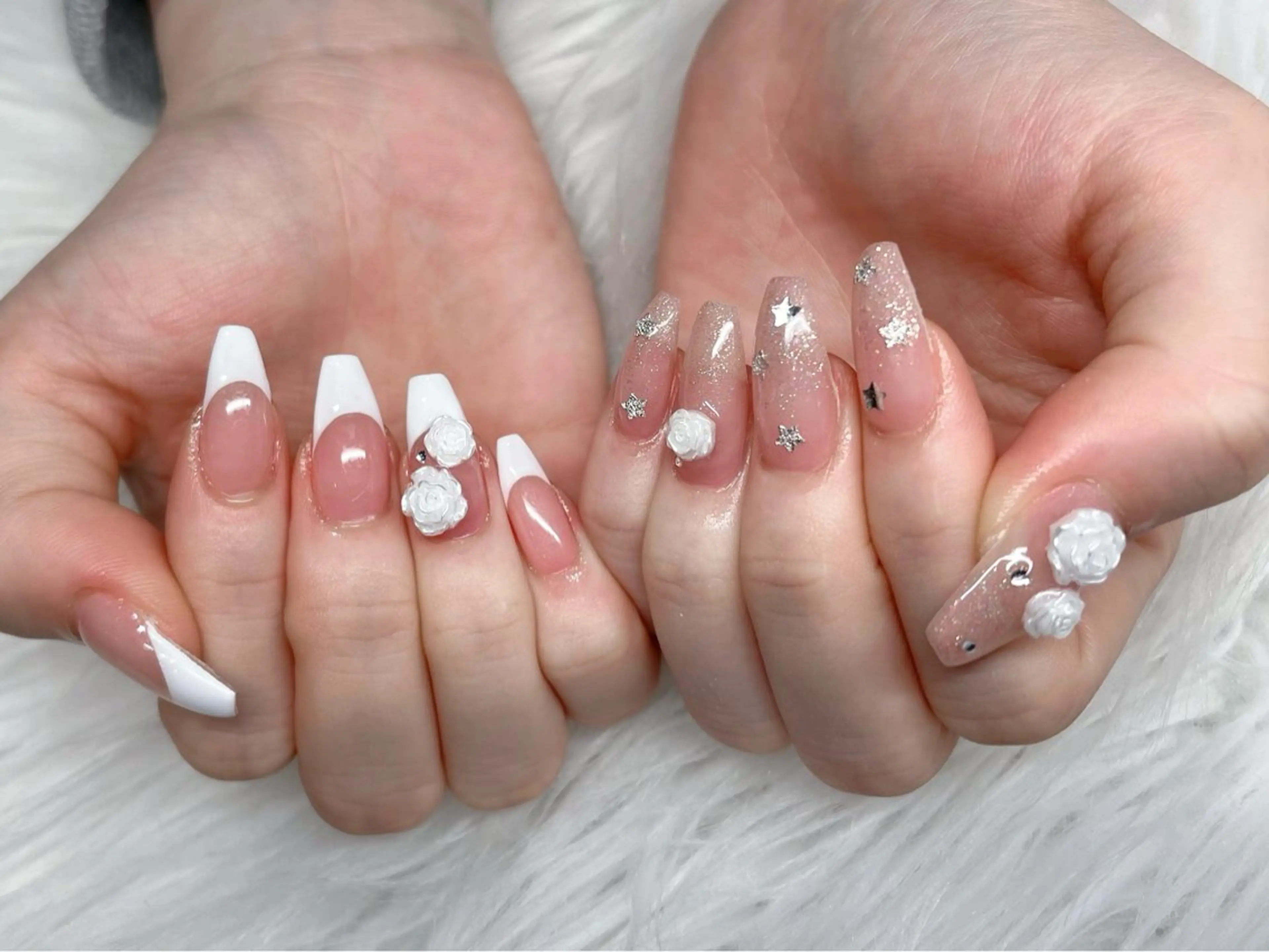 ネイル オーロラネイル チークネイル フレンチネイル ガラスフレンチ ロングネイル ハンドネイル XIMINANAIL SALON堀江店のネイルデザイン