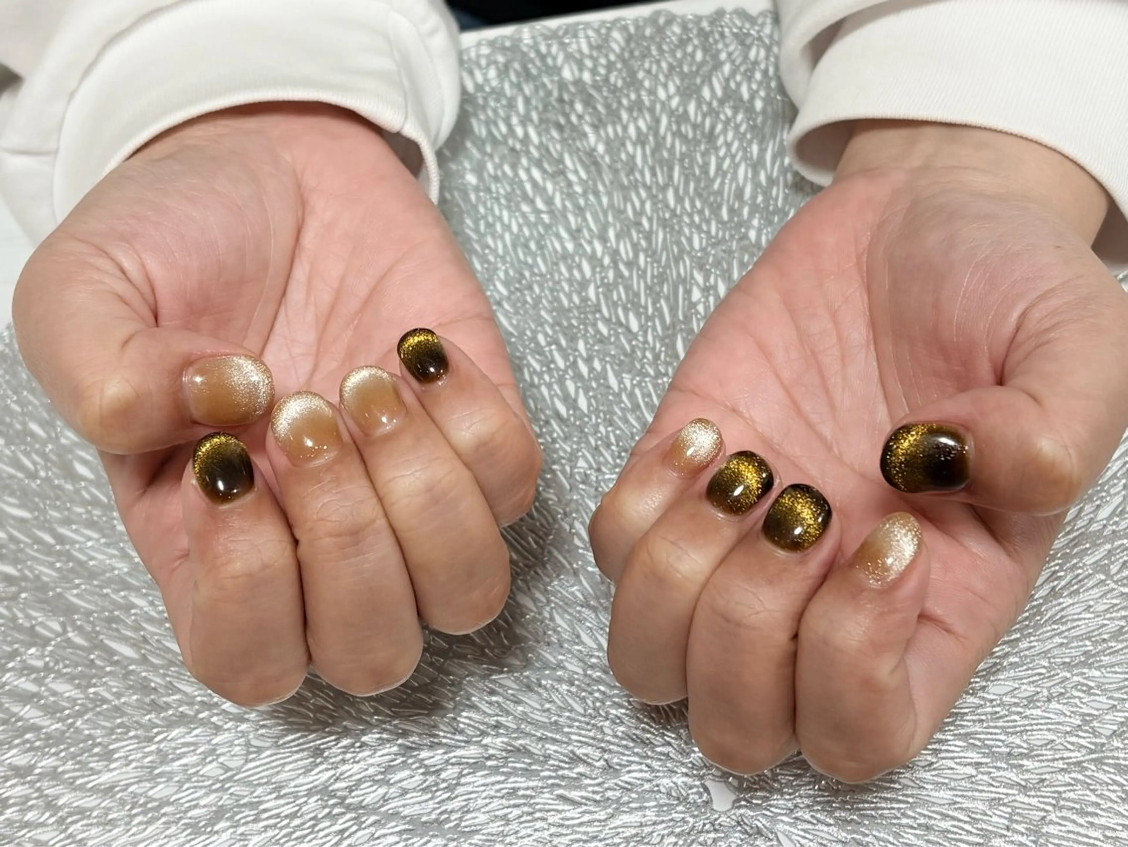 ネイル フットネイル ジェルネイル ラメ(グリッター) マグネットネイル 持ち込み ハンドネイル ハンドケア ♡Bivi♡自爪に 優しいネイルサロンのネイルデザイン