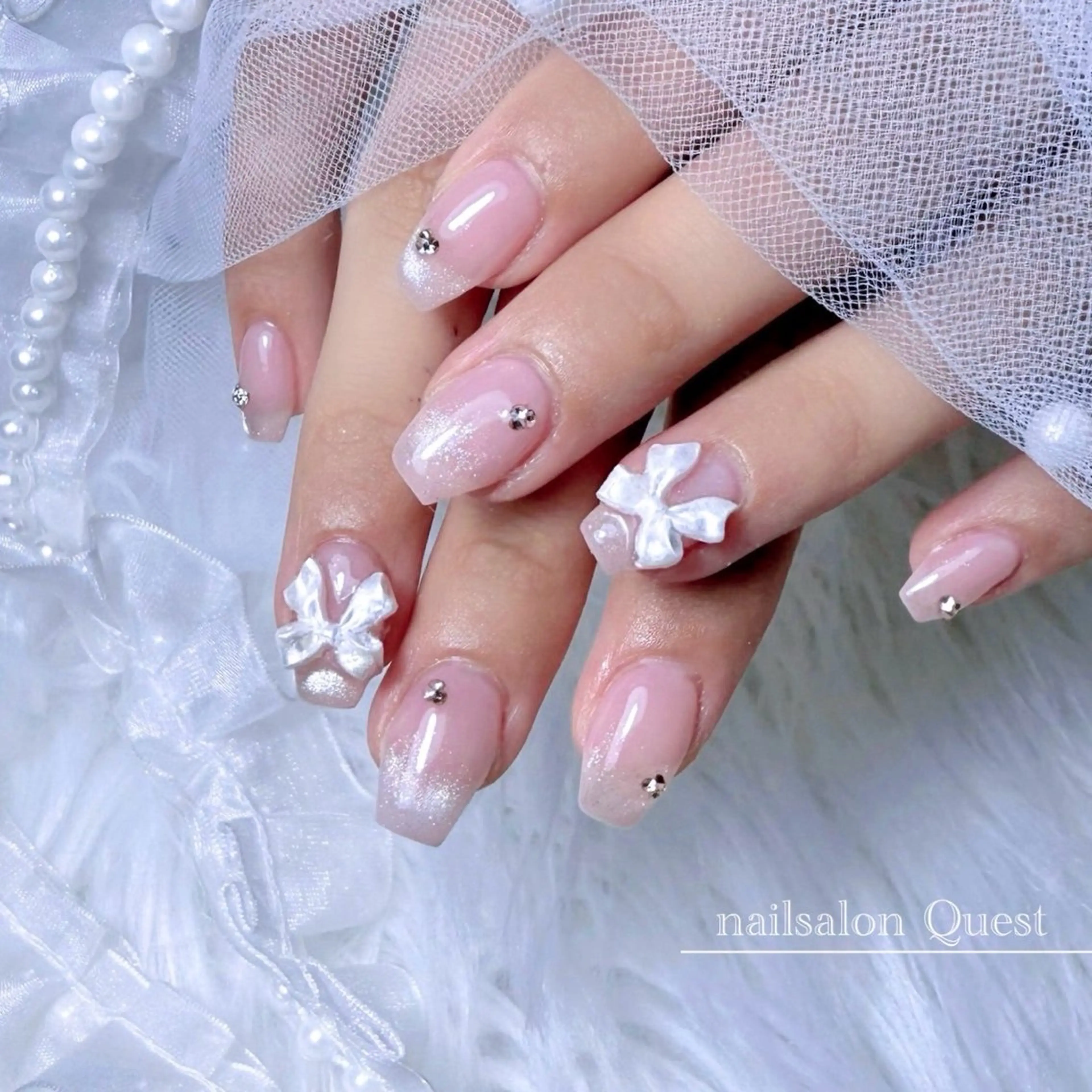 ネイル フレンチネイル マグネットネイル マグネットフレンチ リボン ハンドネイル nailsalon Questのネイルデザイン