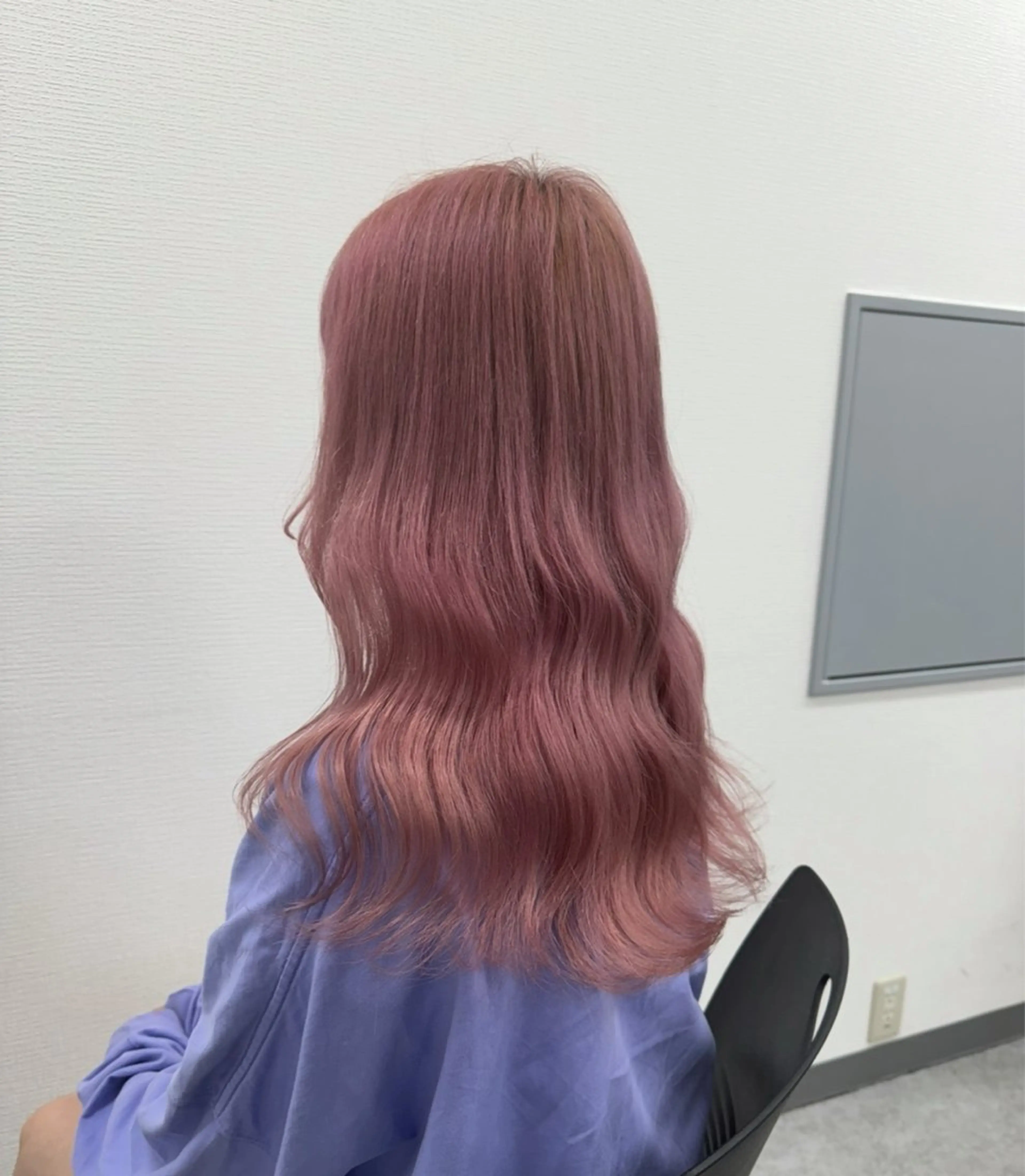 ミディアム カラー ヘアアレンジ ベージュカラー ピンクカラー ピンクベージュ 🫧モテる💗ダメー ジレスハイトーン🫧のヘアスタイル