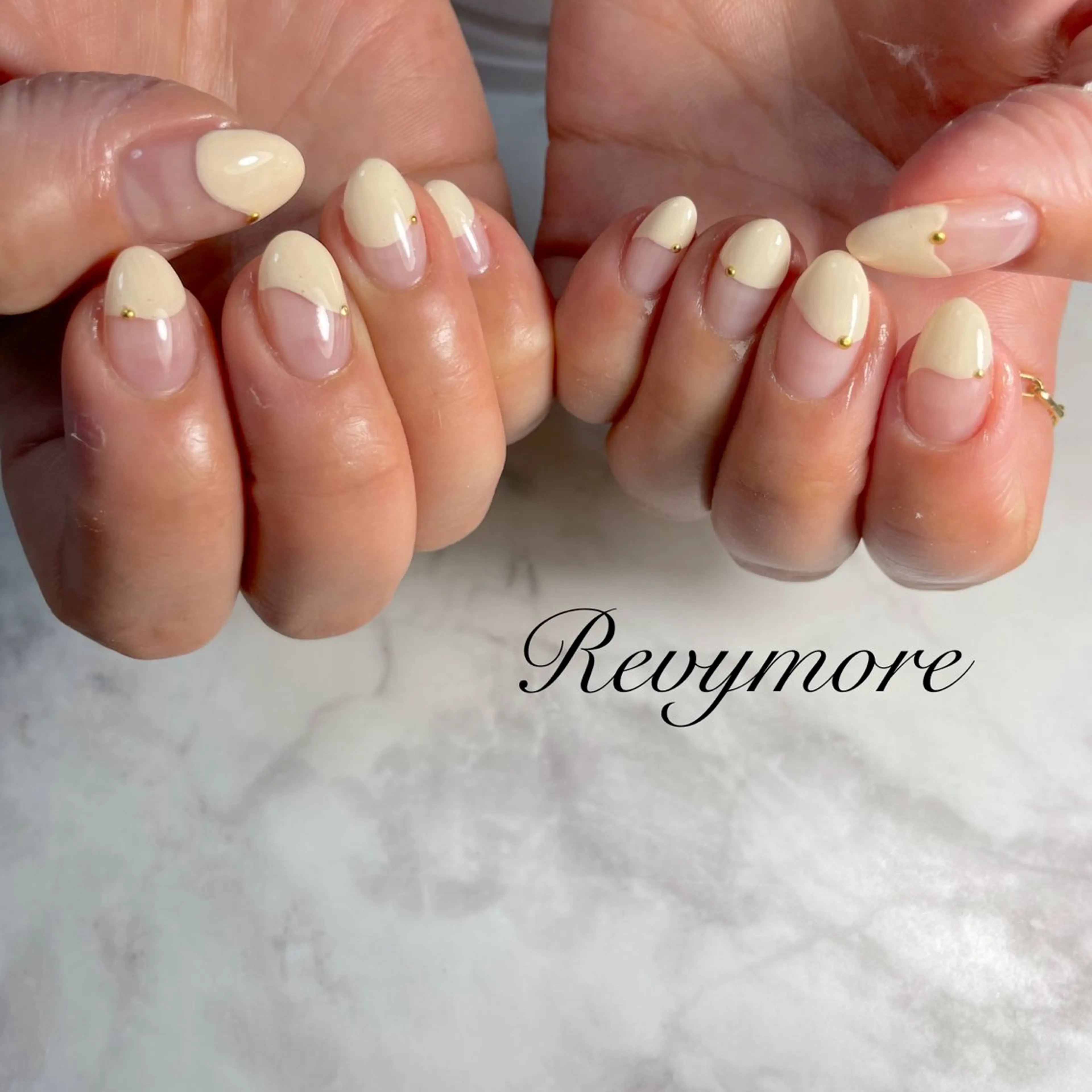 ネイル フレンチネイル ジェルネイル キラキラネイル 韓国ネイル ニュアンスネイル nail salon Revymoreのネイルデザイン