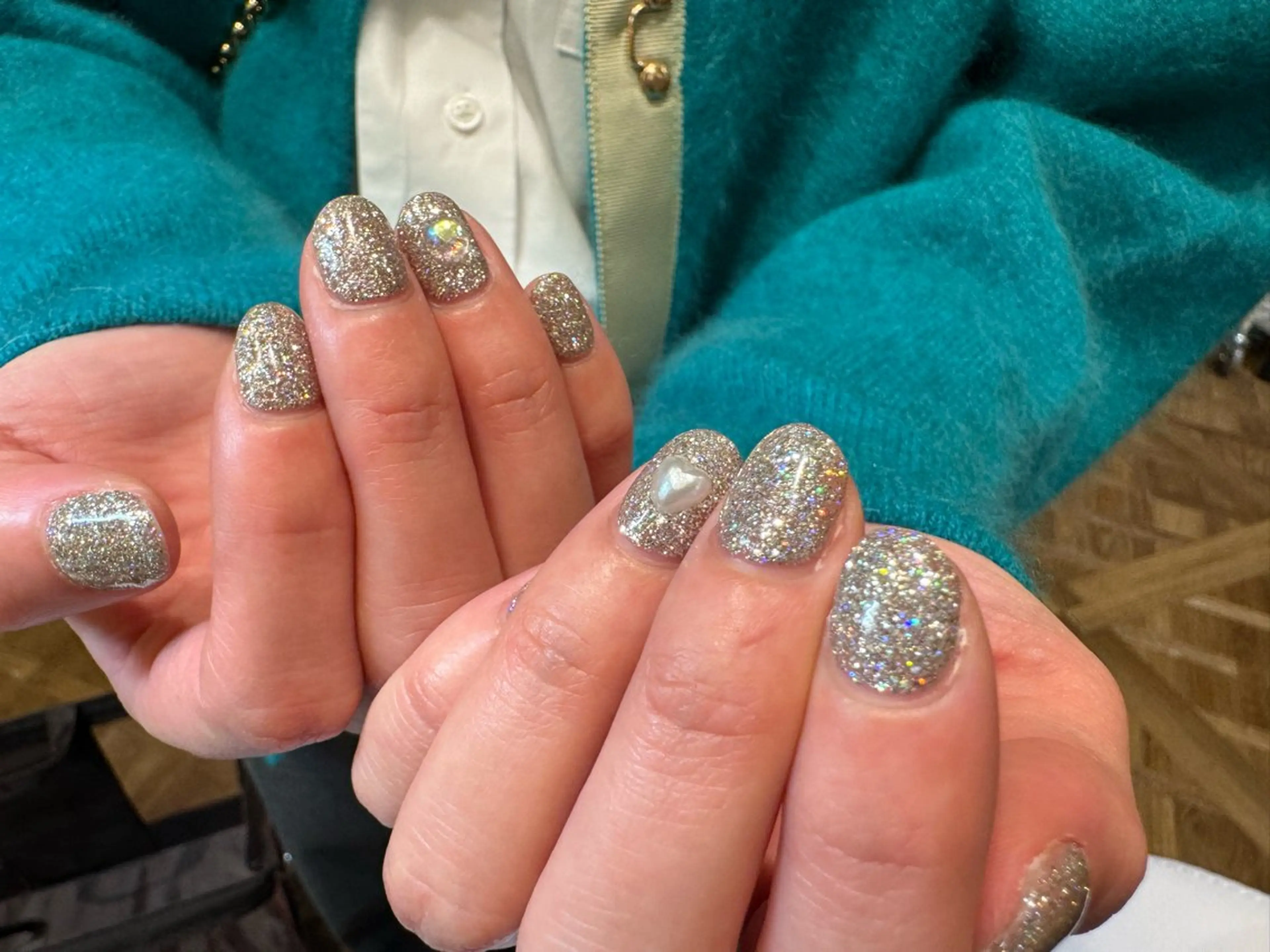 ネイル フラッシュネイル ハート ラメ(グリッター) シルバー tsumeasobi 🪬macoのネイルデザイン