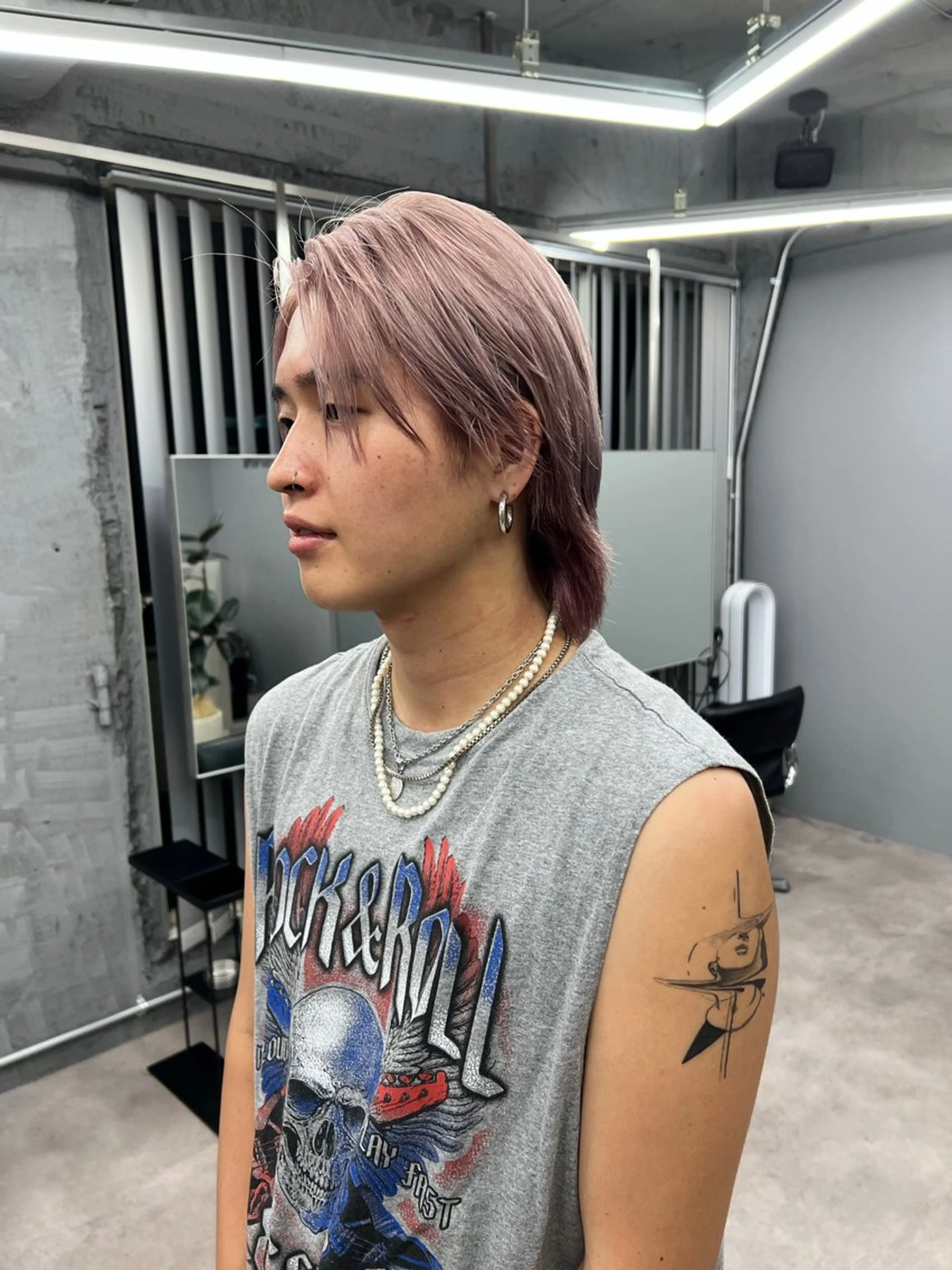 ミディアム カラー ベージュカラー ピンクカラー ピンクベージュ カット ヘアカラー SHU｜レイヤー カット/パーマのヘアスタイル