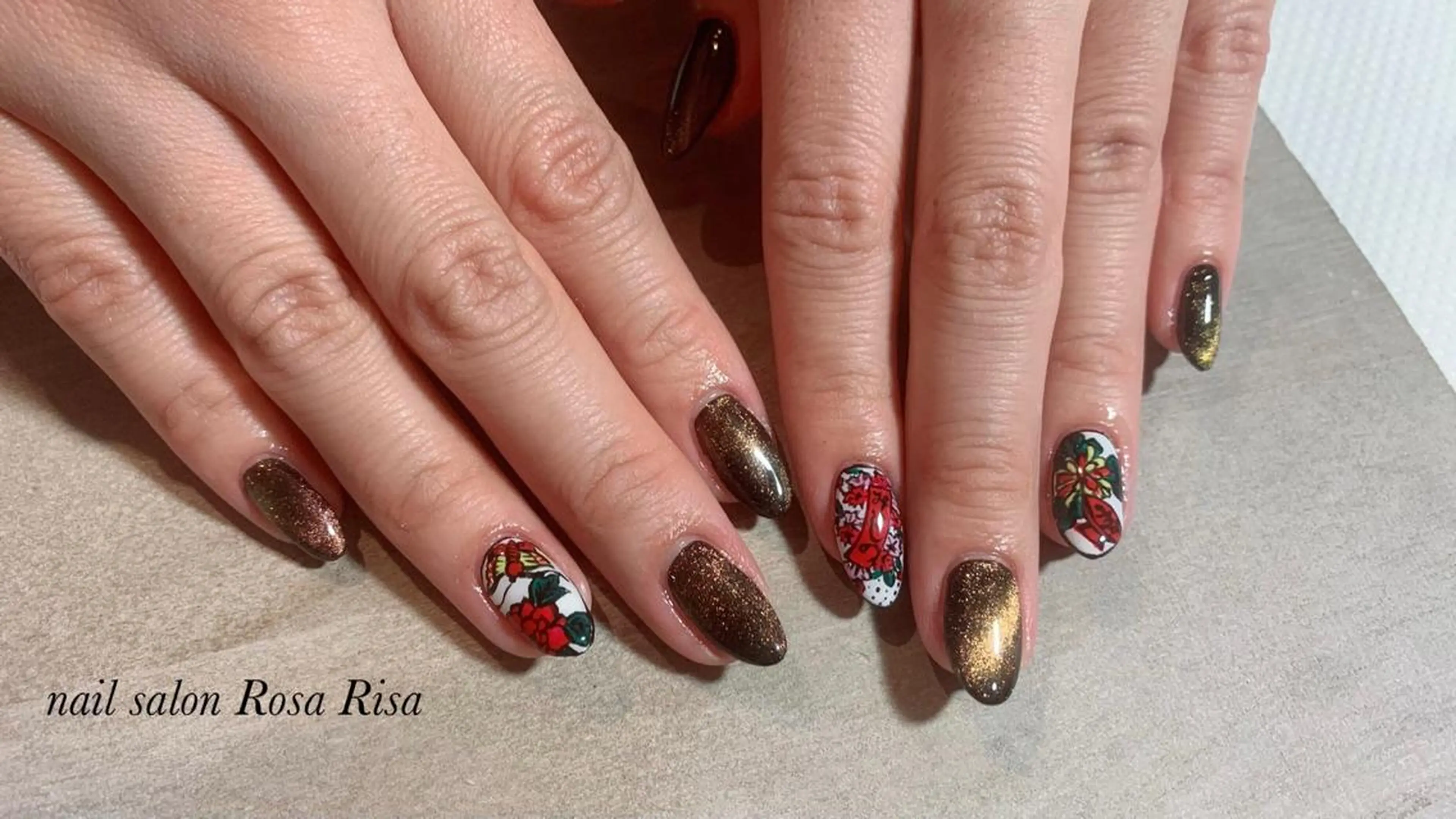 ミディアム ネイル マグネットネイル ネイルスタジオ シェイクユアハンズのネイルデザイン