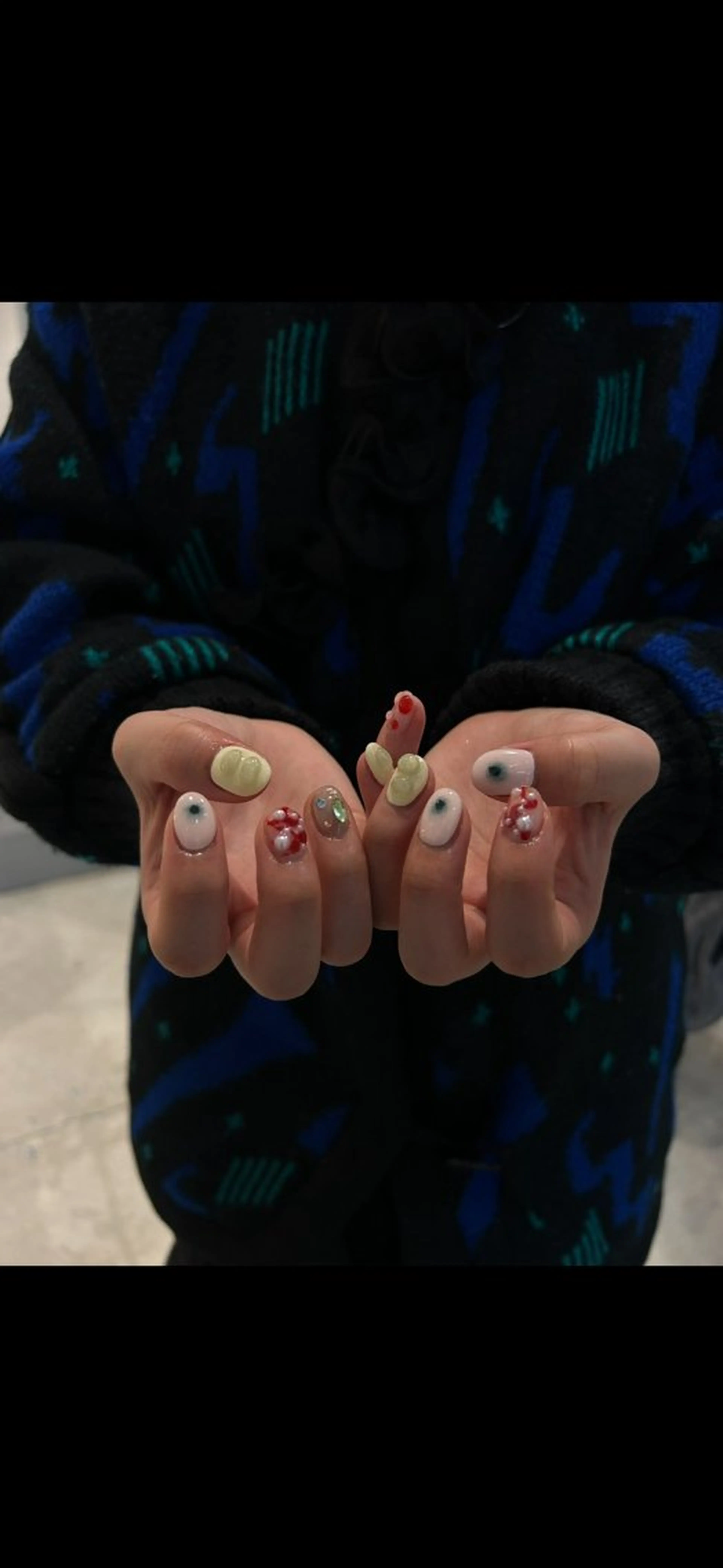 ネイル しおん🎶|ひと 癖ニュアンス|個性派のネイルデザイン