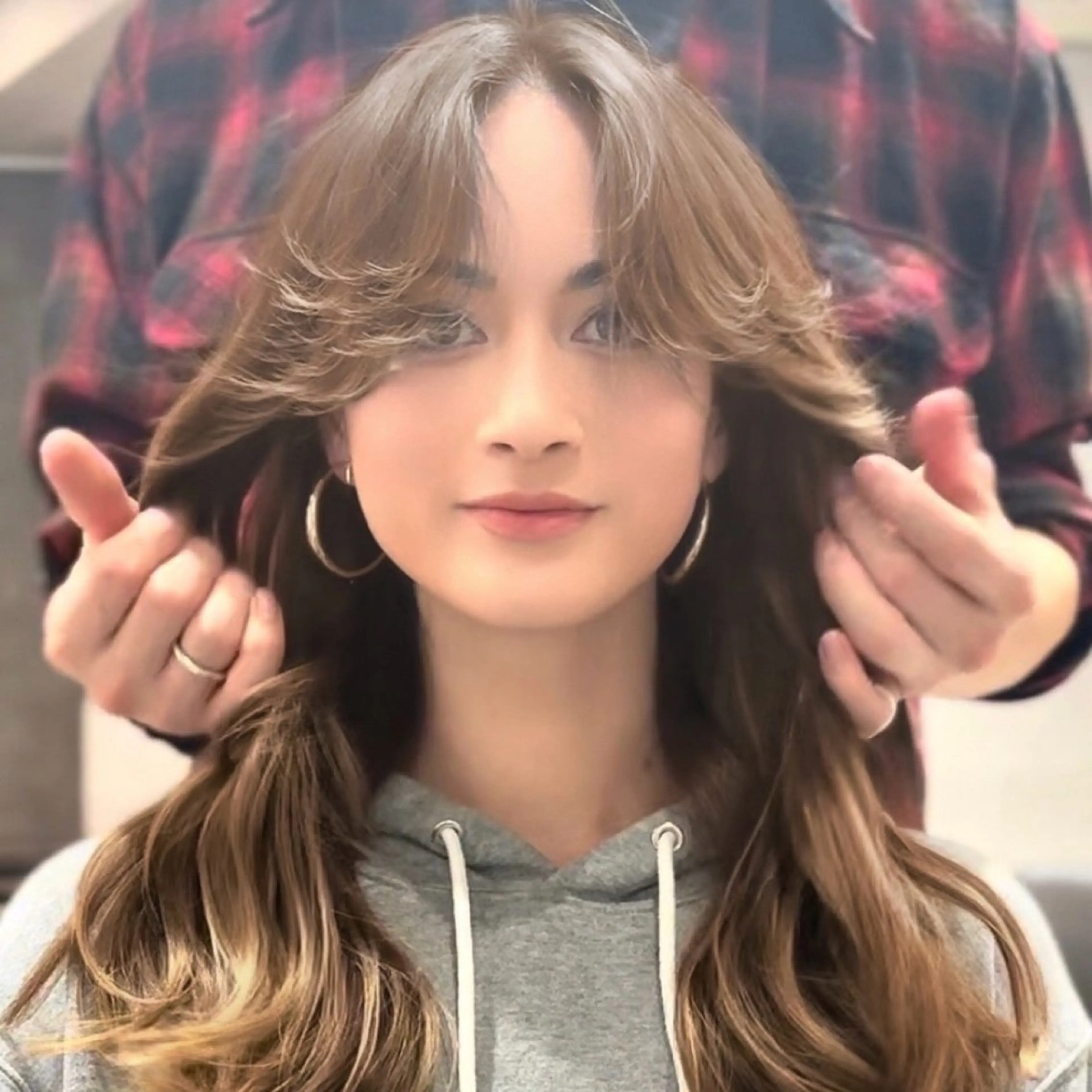 セミロング くびれヘア 韓国風ヘア レイヤーカット シースルーバング カット ヘアカラー トリートメント 新宿/韓国レイヤー/ 顔まわり/メンズヘアのヘアスタイル