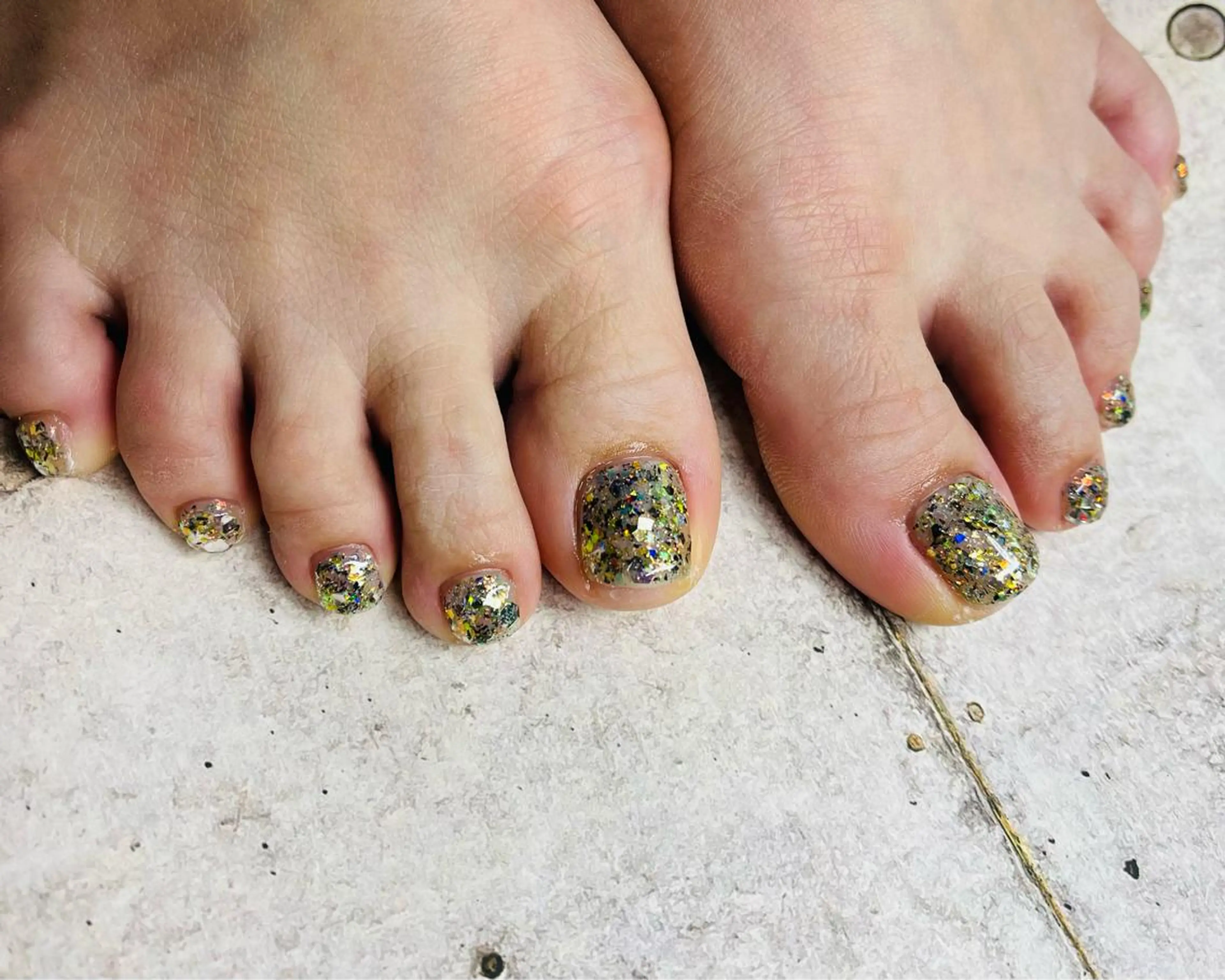 ショート ネイル キラキラネイル ラメ(グリッター) ワンカラーネイル フットネイル NailbyN所属・Nail_by N1のネイルデザイン