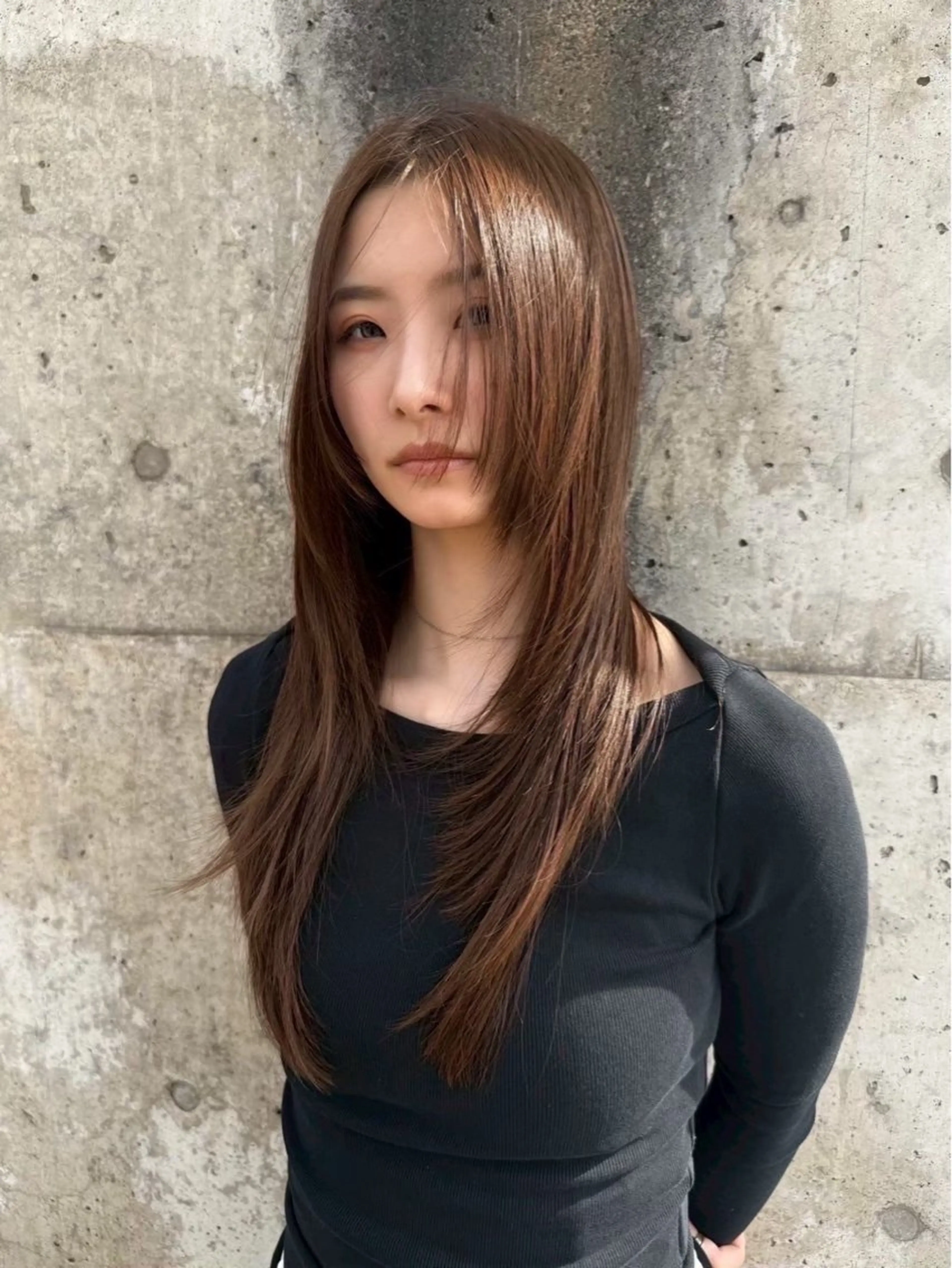 ロング ロングレイヤー レイヤーカット ロング カット ヘアカラー シンバヒナノ/パーマ レイヤー/髪質改善のヘアスタイル