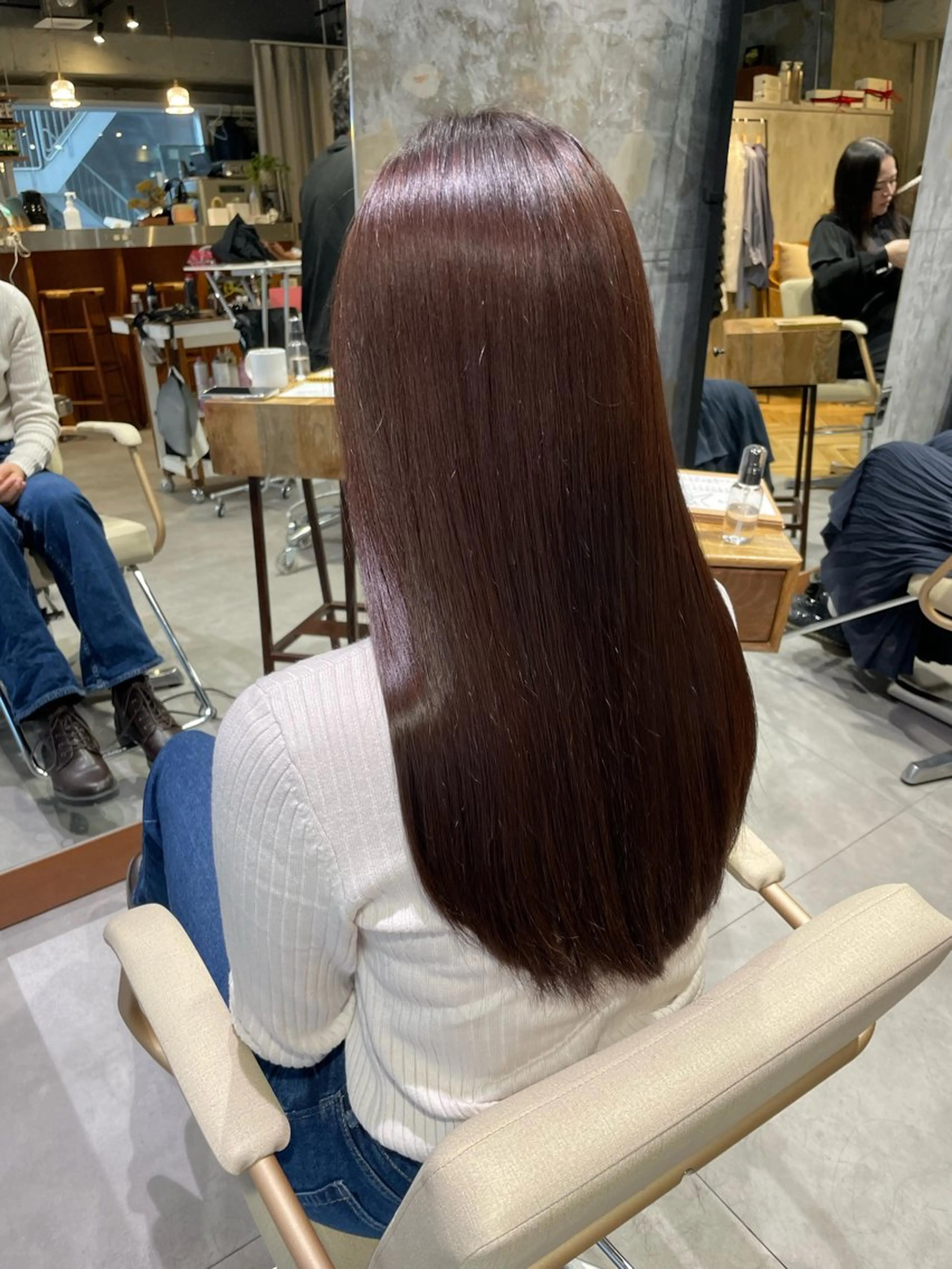 ロング esse大阪茶屋町店所属・レイヤーカット 新井田陽寿のヘアスタイル