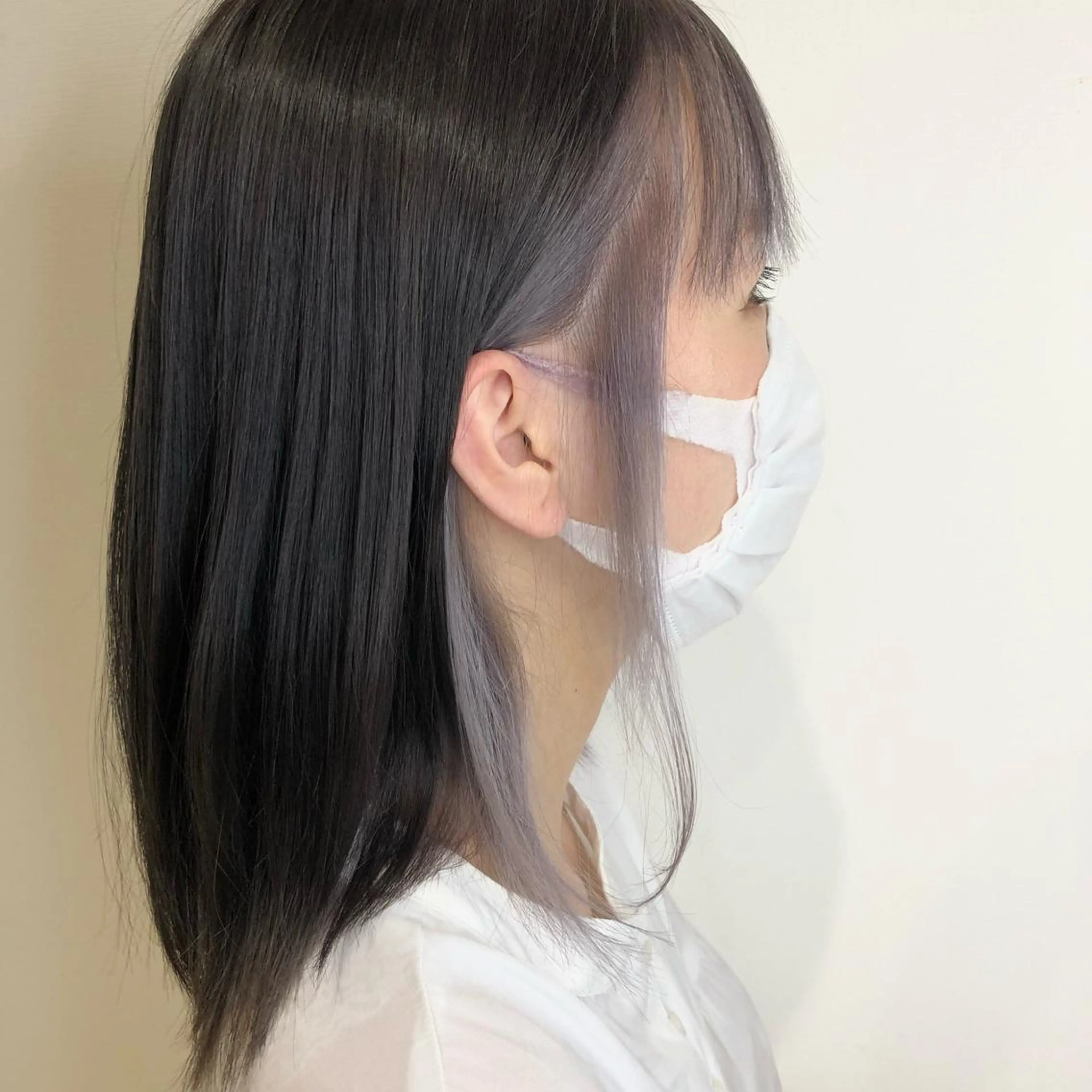 ミディアム カラー アッシュ ブリーチ インナーカラー ホワイトアッシュ カット ヘアカラー 玉城 和磨のヘアスタイル