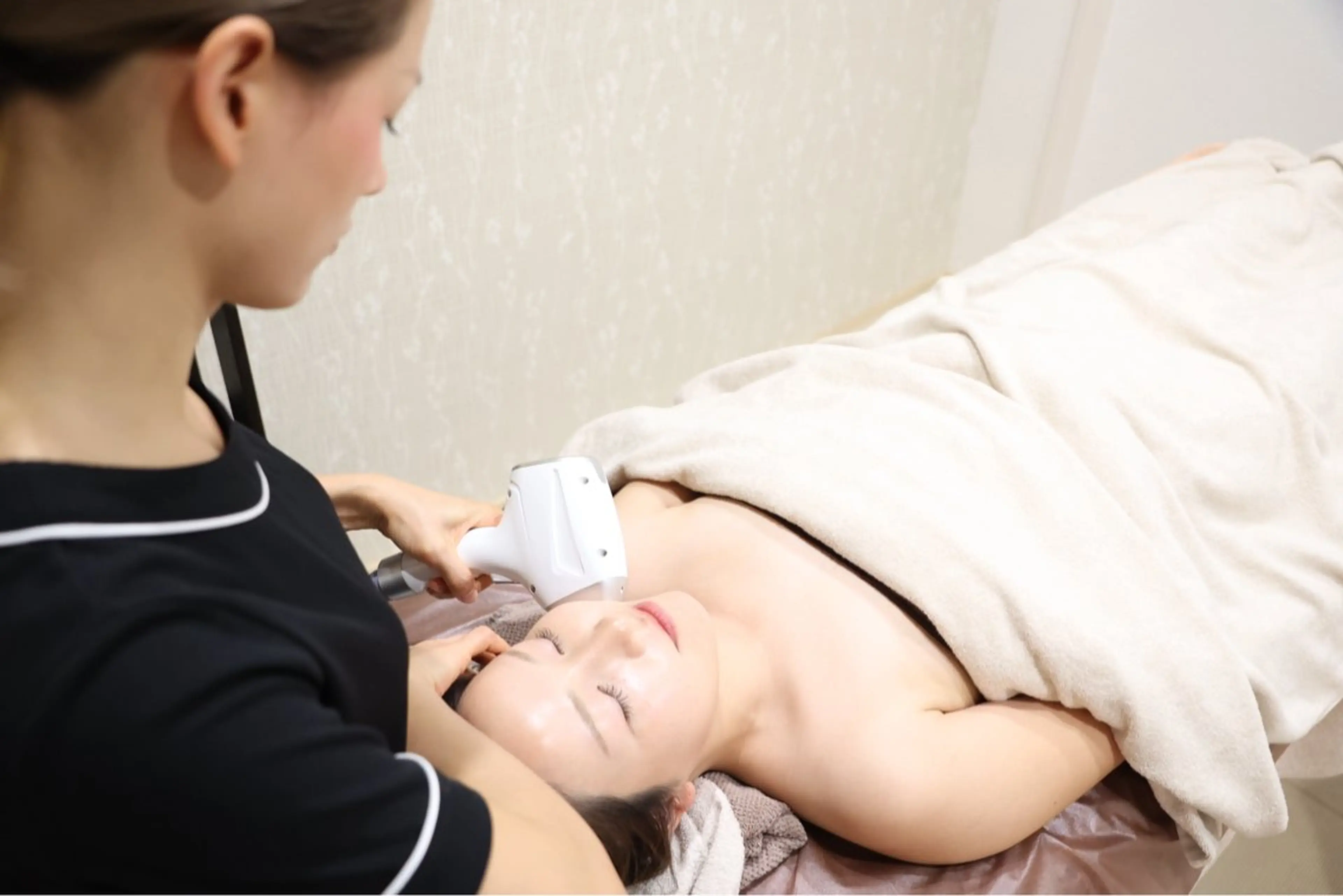 【LED脱毛】艶々美肌☆レディース顔脱毛orメンズ髭脱毛☆ヒト幹パック付の写真