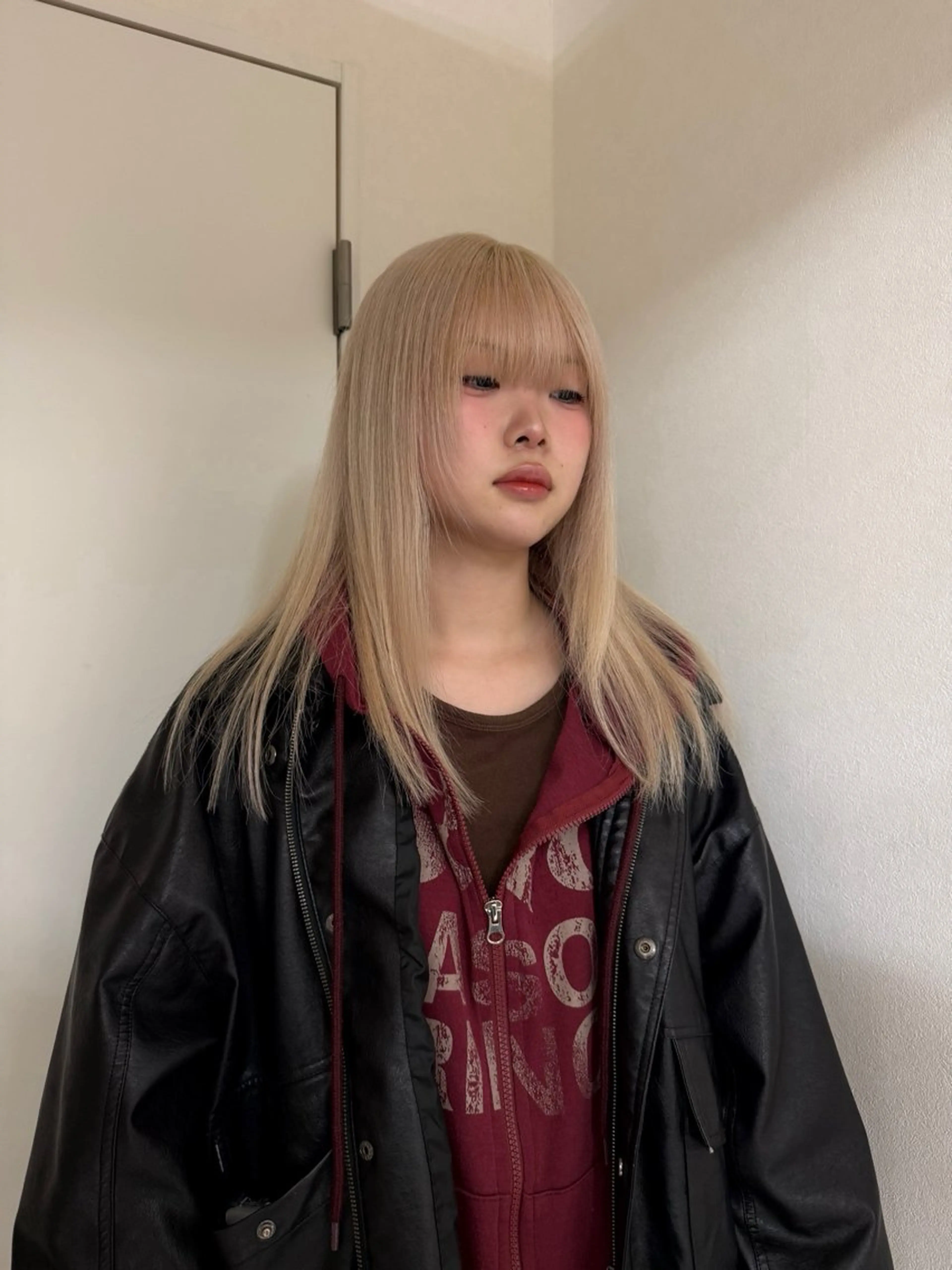 ミディアム カラー ヘアアレンジ ベージュカラー ブリーチ ブロンド デザインカラー ミルクティーベージュ ヘアカラー 【🥀履歴修正🥀】 ハイトーン職人/拓真のヘアスタイル