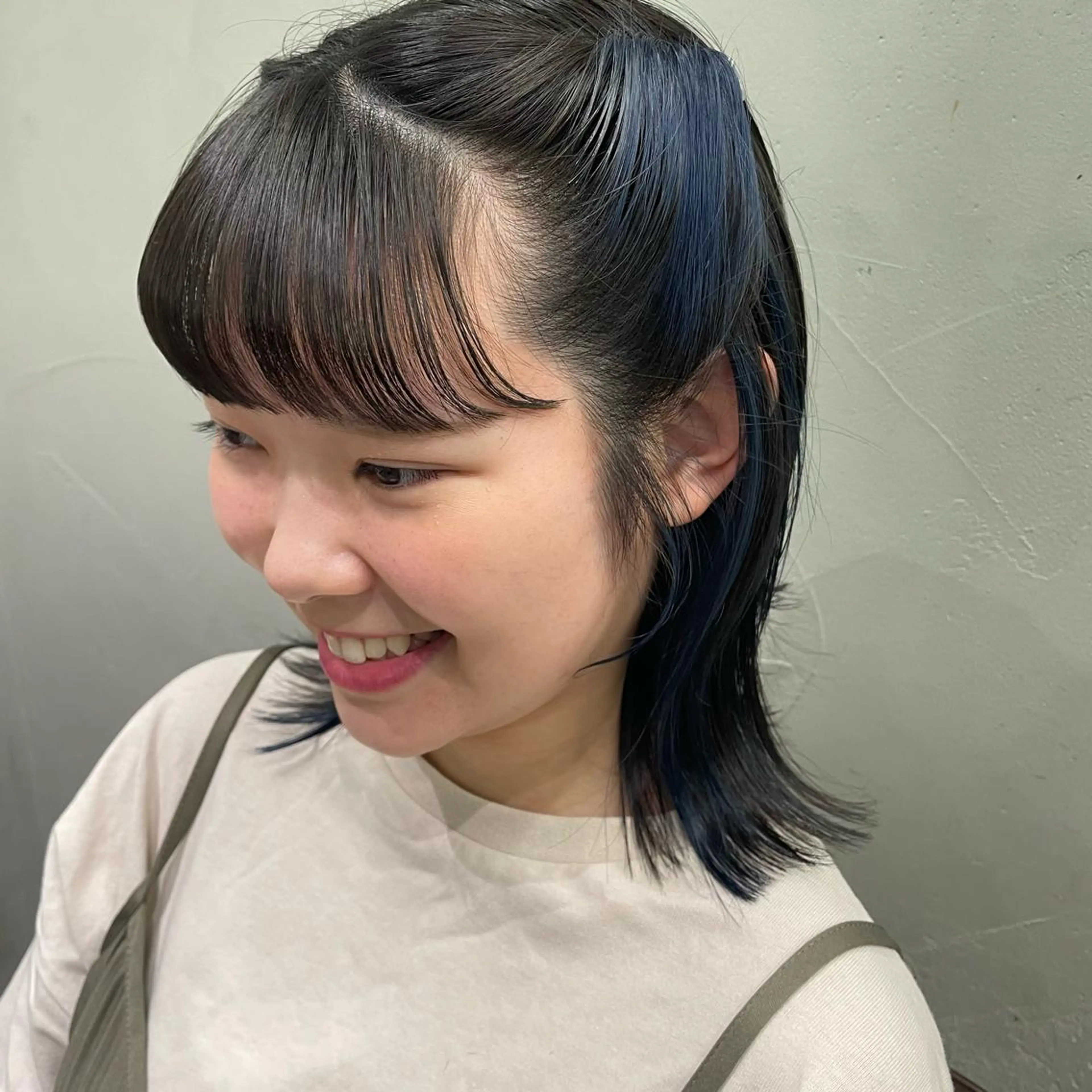 ショート カラー ブリーチ ブルーカラー シルバー RorriM natsuのヘアスタイル