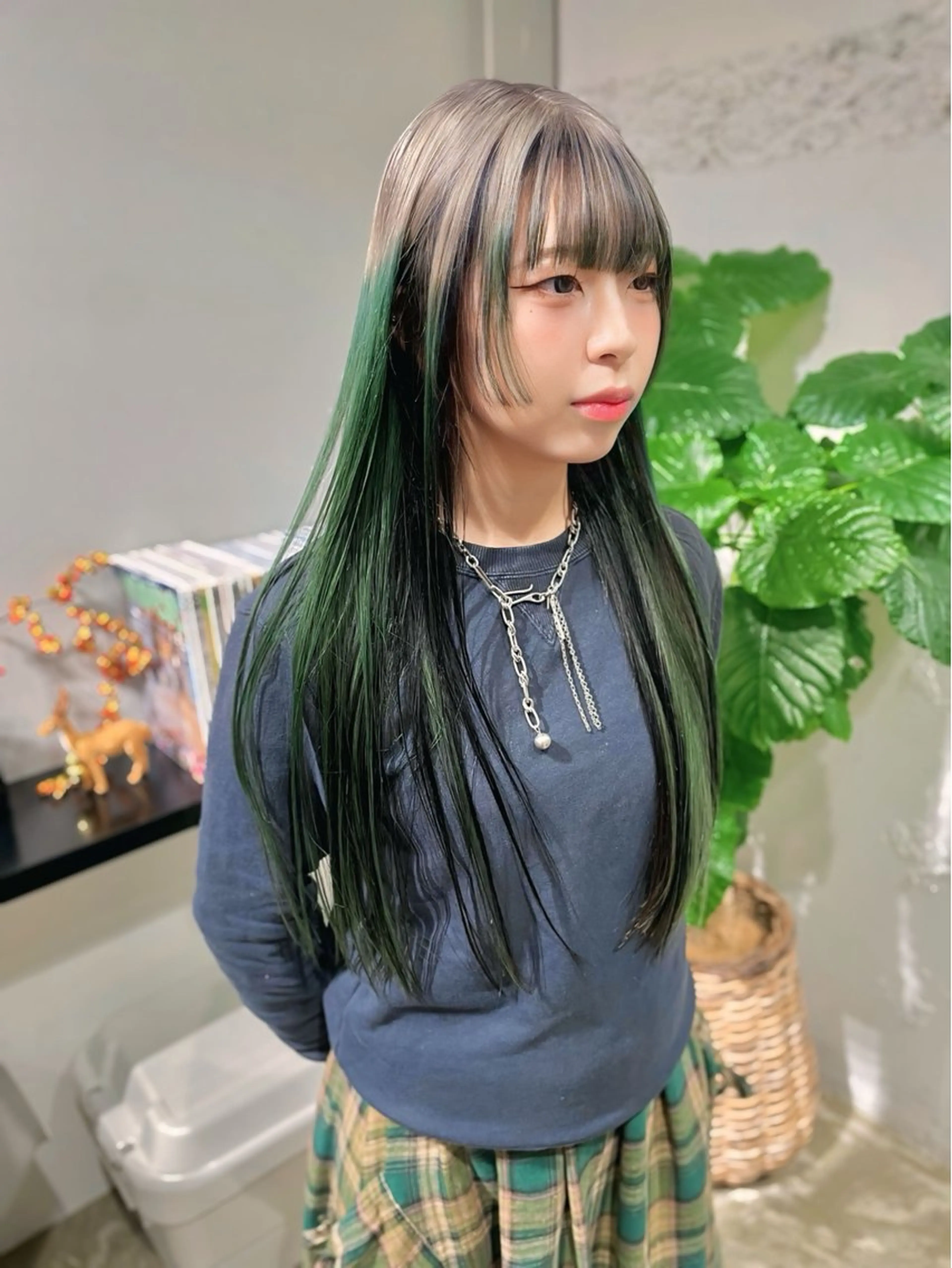 カラー ウルフ/似合わせ レイヤー/RIHOのヘアスタイル