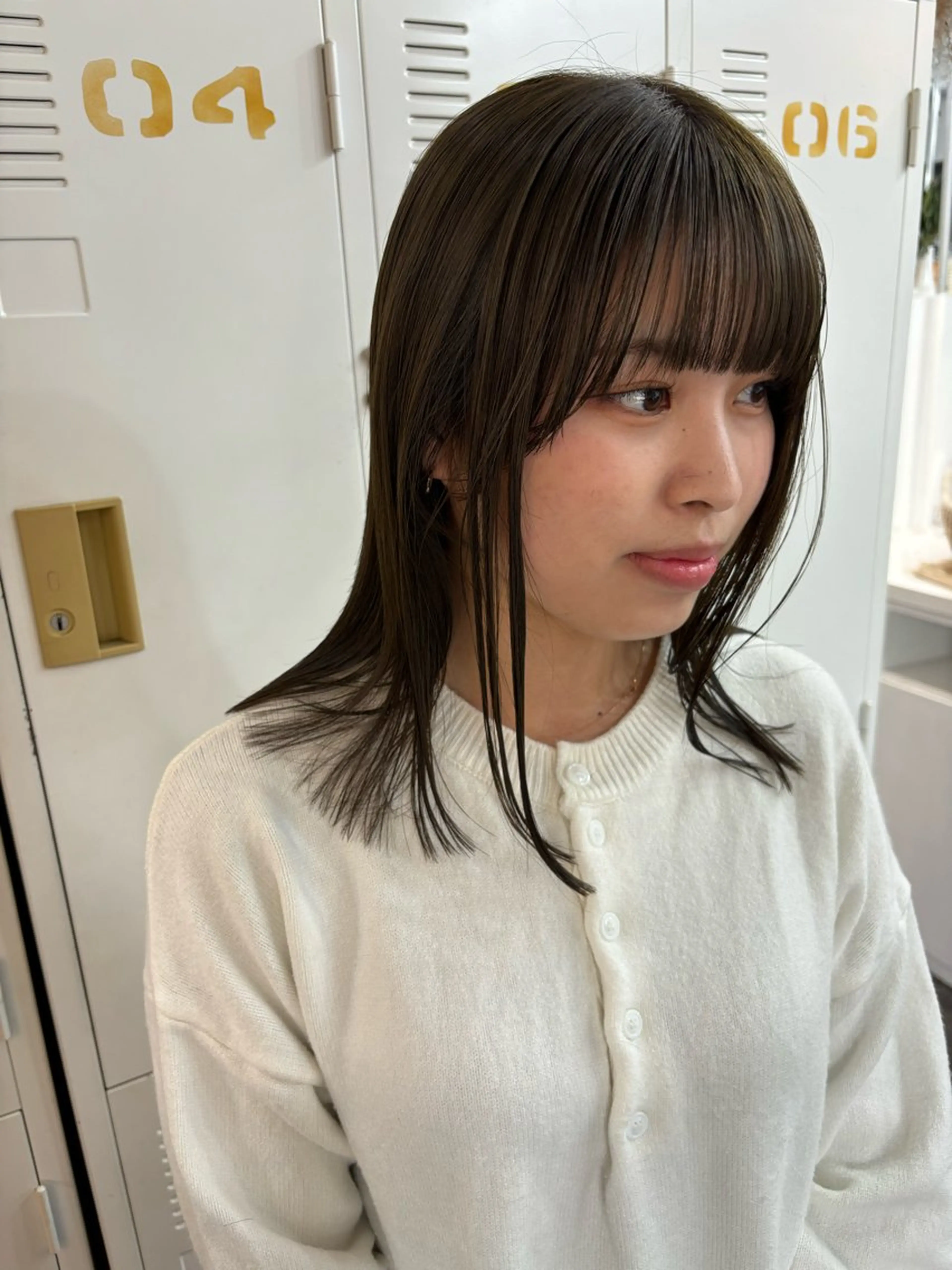 セミロング カラー グレージュ オリーブグレージュ オリーブグレー LOMARLIE JURIAのヘアスタイル