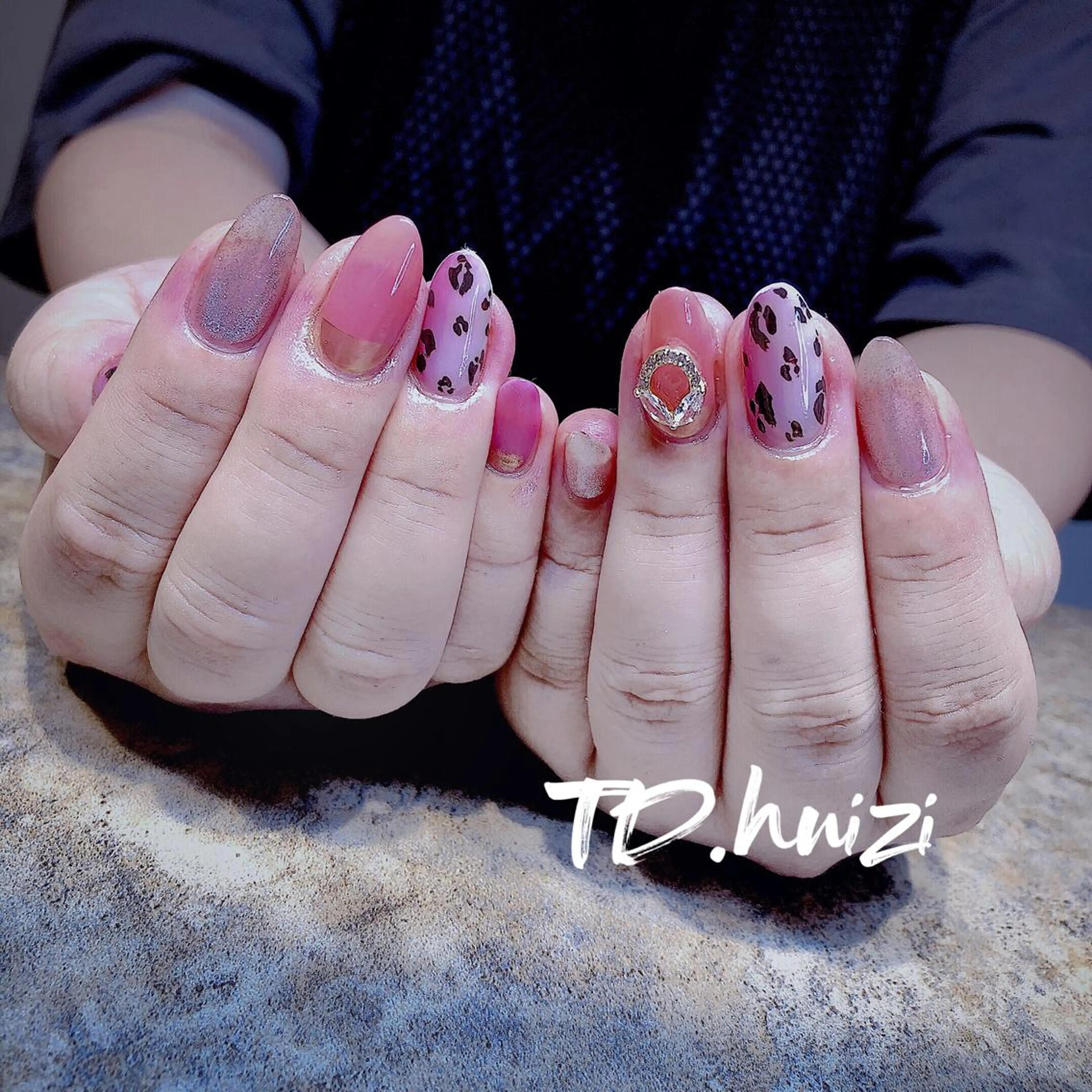 ミディアム めぐみのネイルサロン スタッフ練習のネイルデザイン