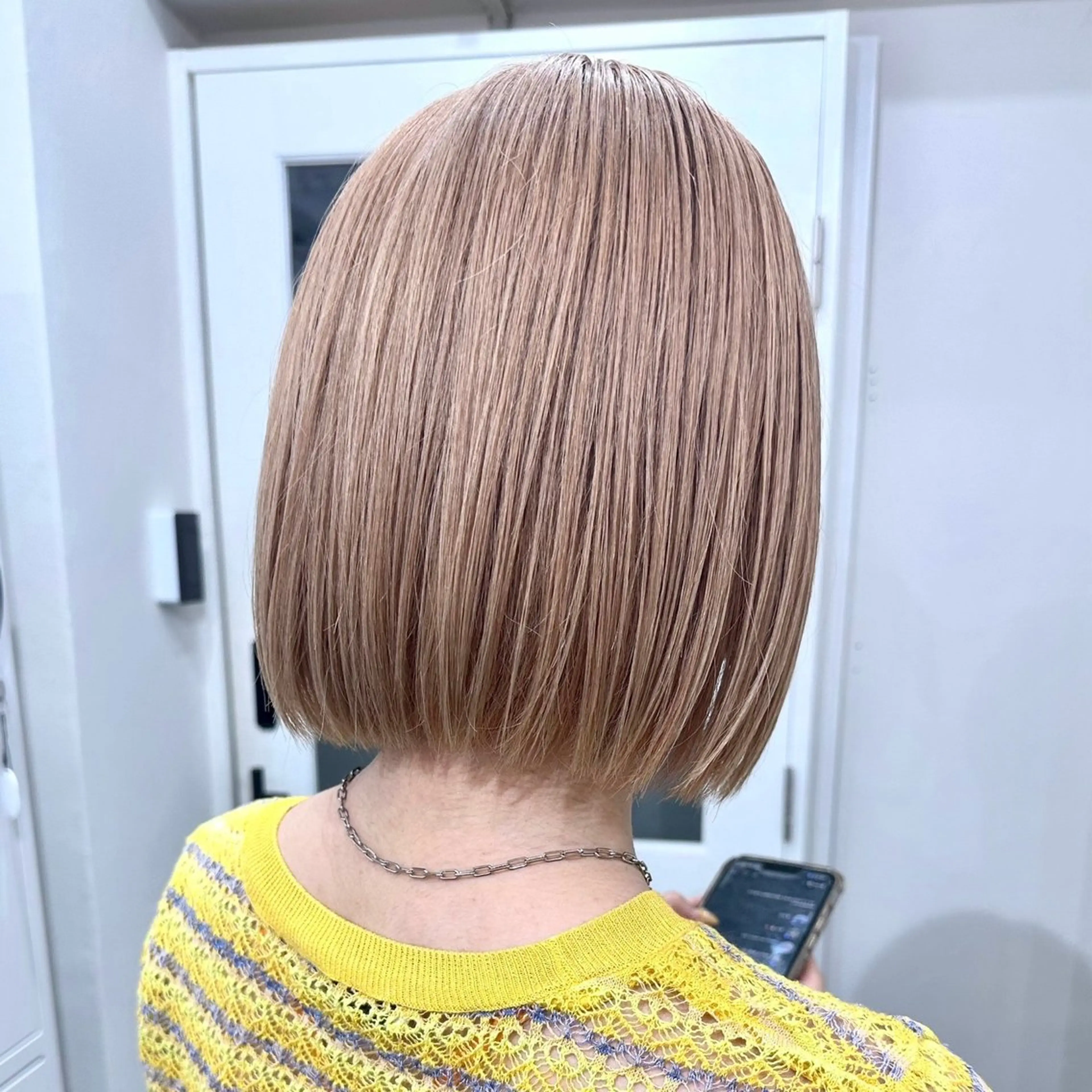 ショート カラー ベージュカラー ミルクティーベージュ カット ヘアカラー 🎀ハイトーン🎀 ケアブリーチmikuのヘアスタイル