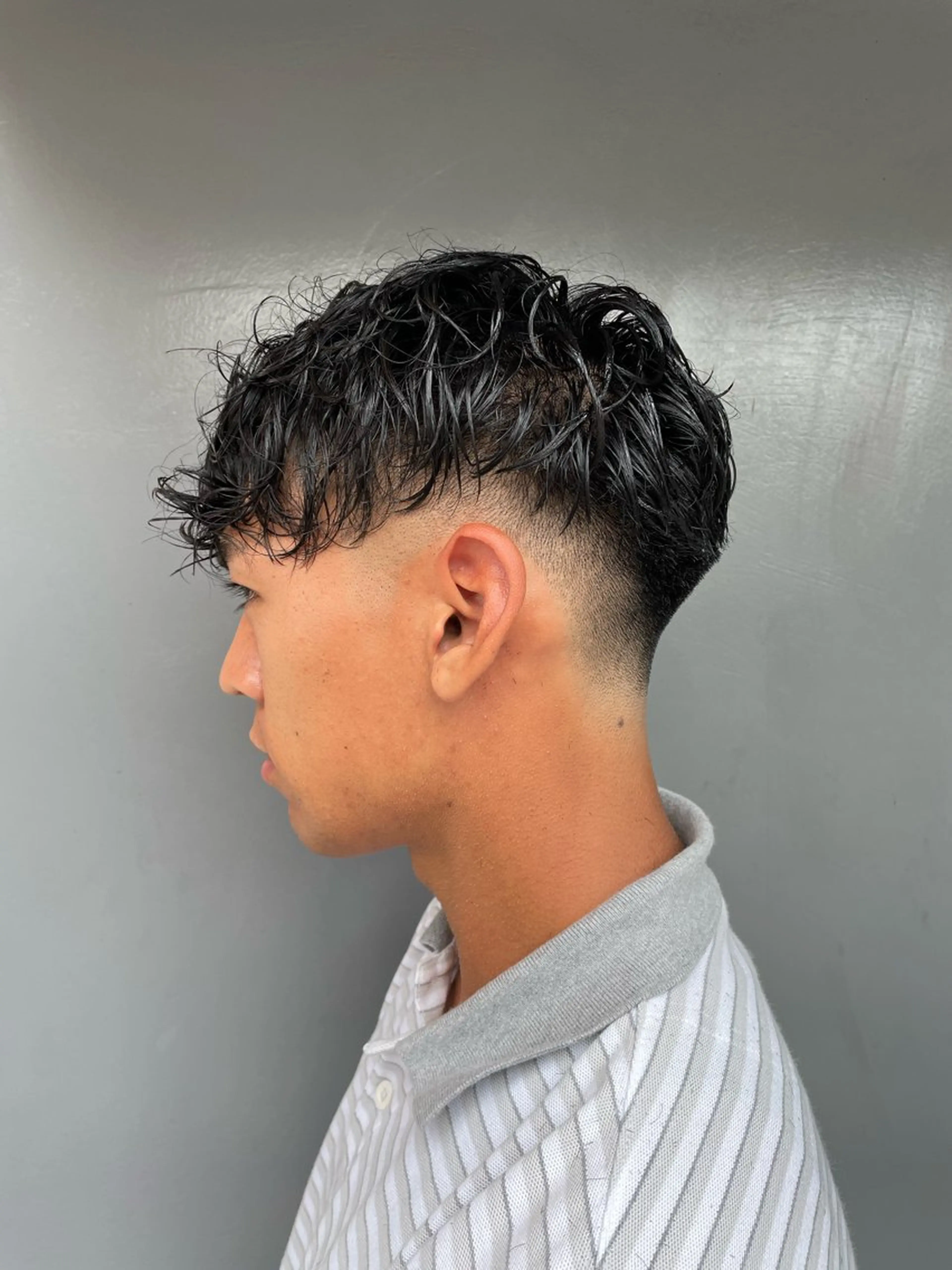 ショート メンズ フェードカット スペインカール 🔥メンズ専門 美容師🔥 柳澤陵心のヘアスタイル