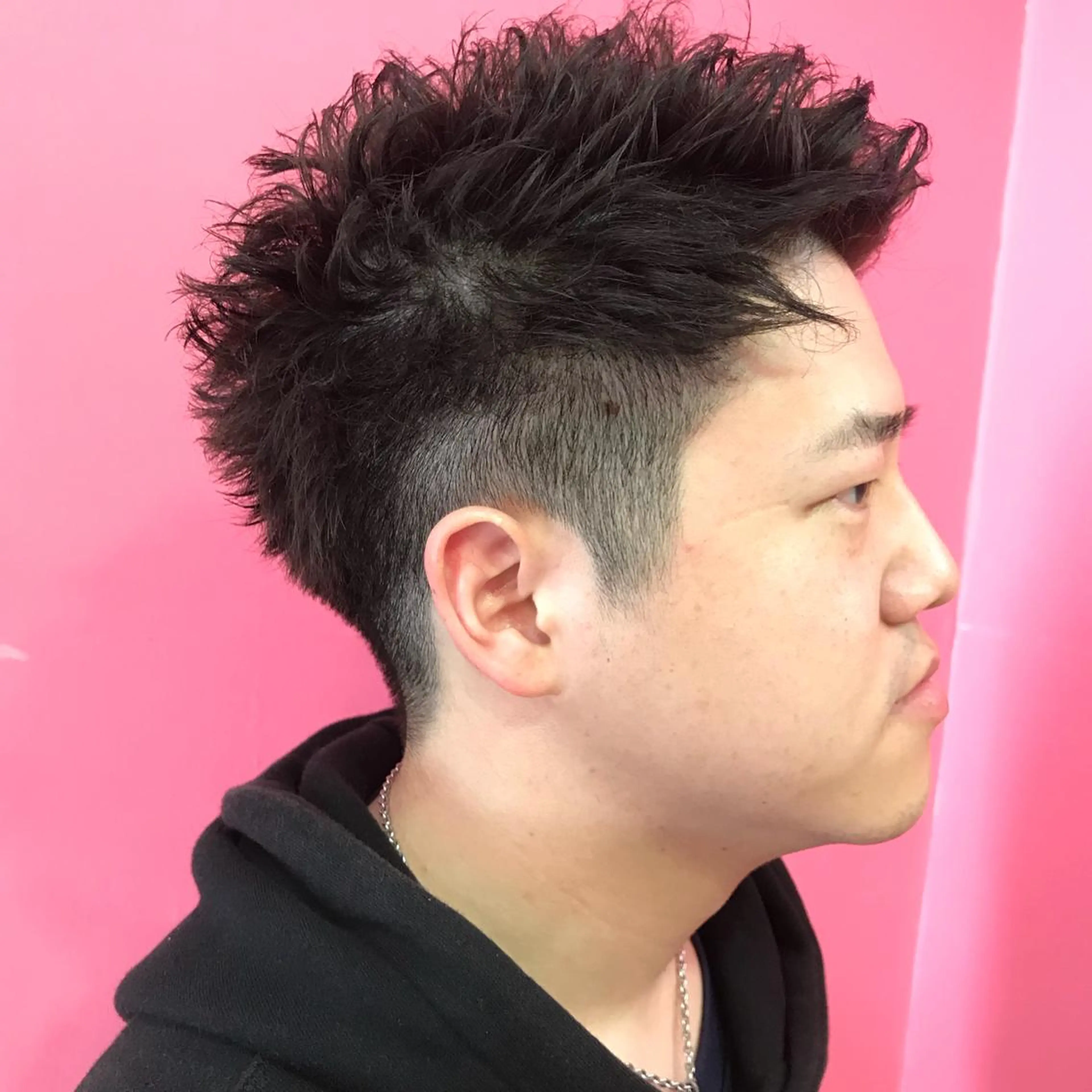 ショート カラー パーマ メンズ アップバング メンズパーマ メンズツイストパーマ ショートヘア ツイストパーマ カット Vir by browのヘアスタイル