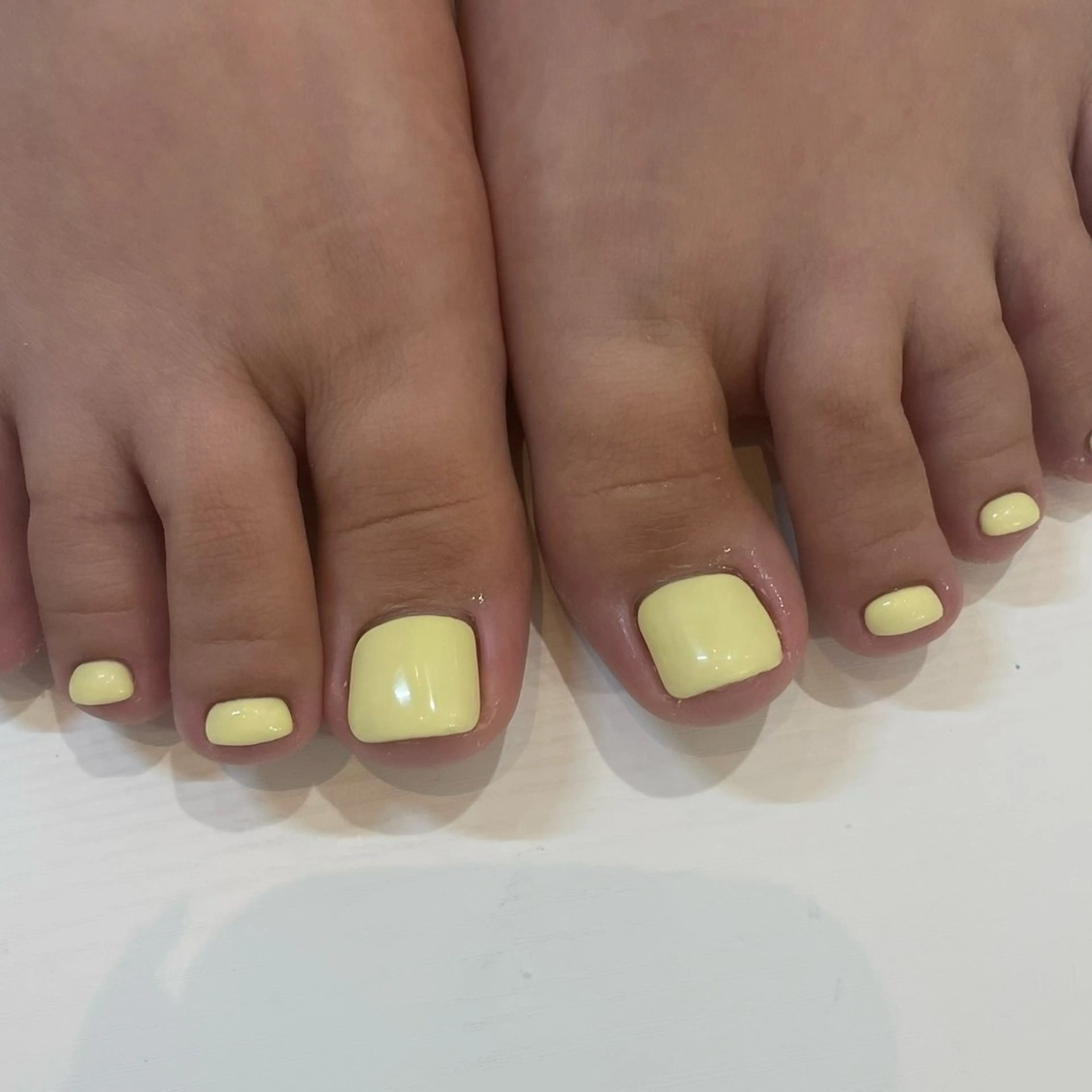 ネイル フットネイル 𝑟𝑖𝑠𝑎 🕯‎🤍のネイルデザイン