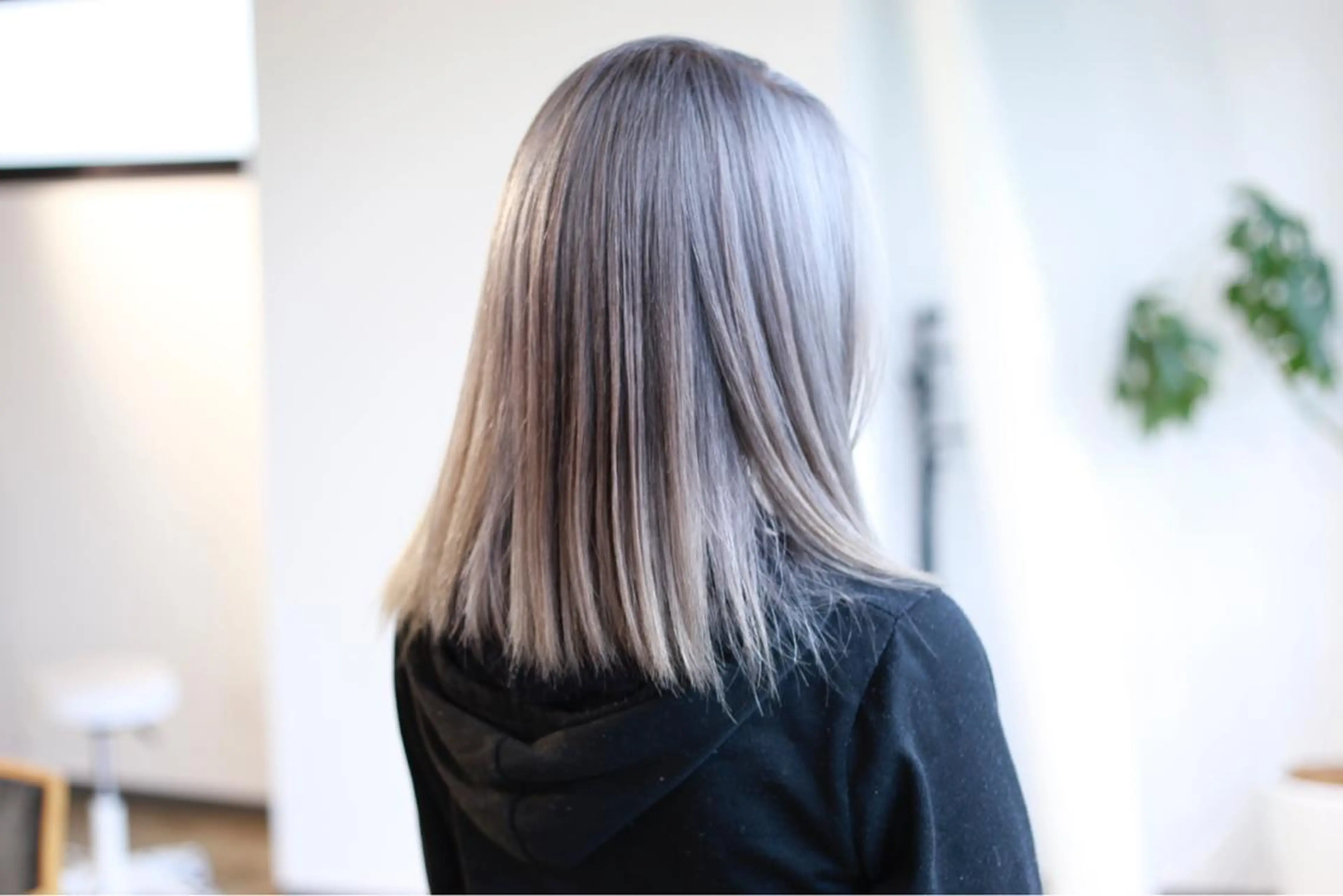 カラー アッシュ ホワイトアッシュ ハイトーン/レイヤー /ケアブリーチ石川治のヘアスタイル