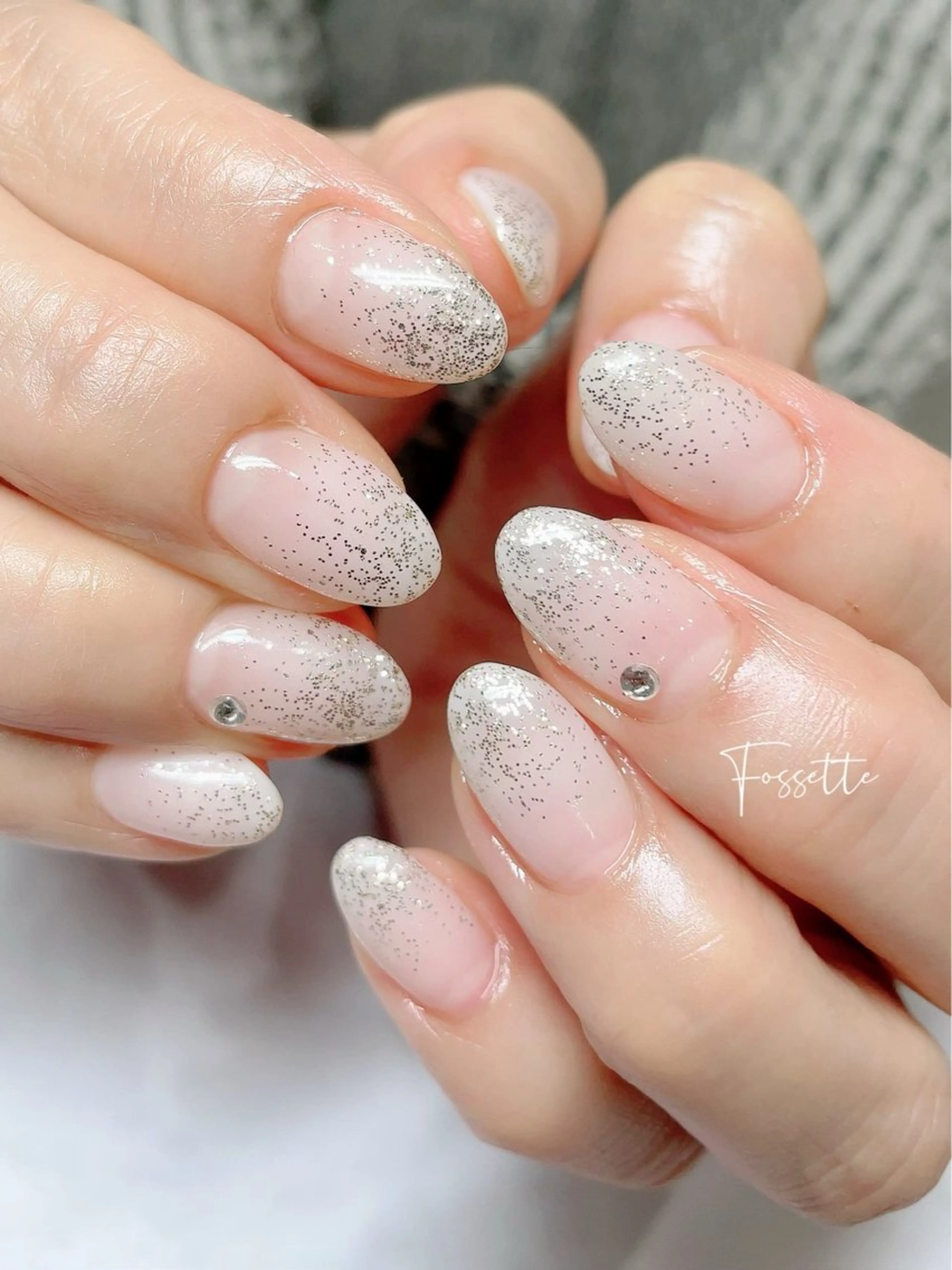 ネイル グラデーション キラキラネイル ラメ(グリッター) ホワイト 冬ネイル ハンドネイル nailsalon Fossetteのネイルデザイン