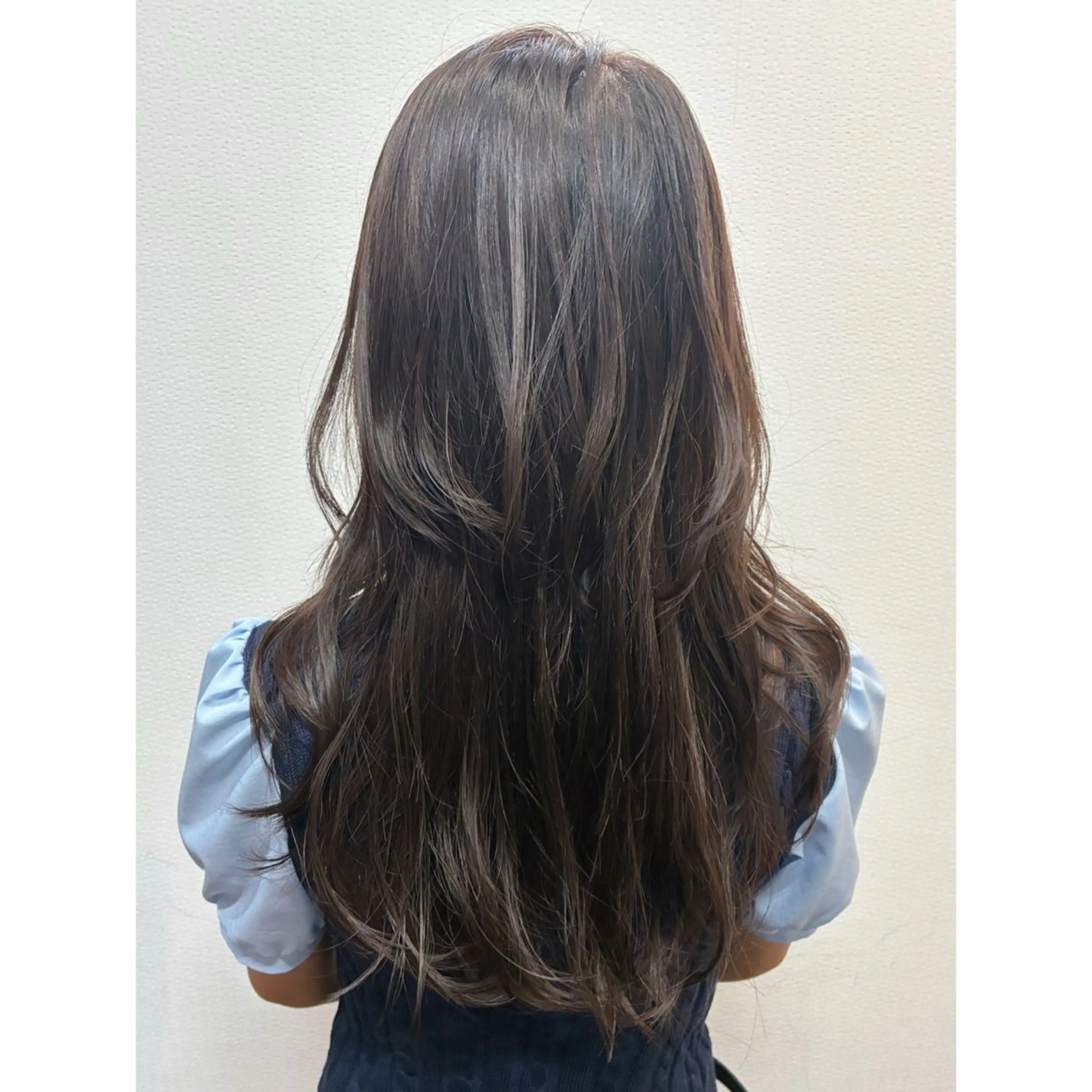 ロング パーマ 🪞Kana｜透明感 カラー × 髪質改善のヘアスタイル