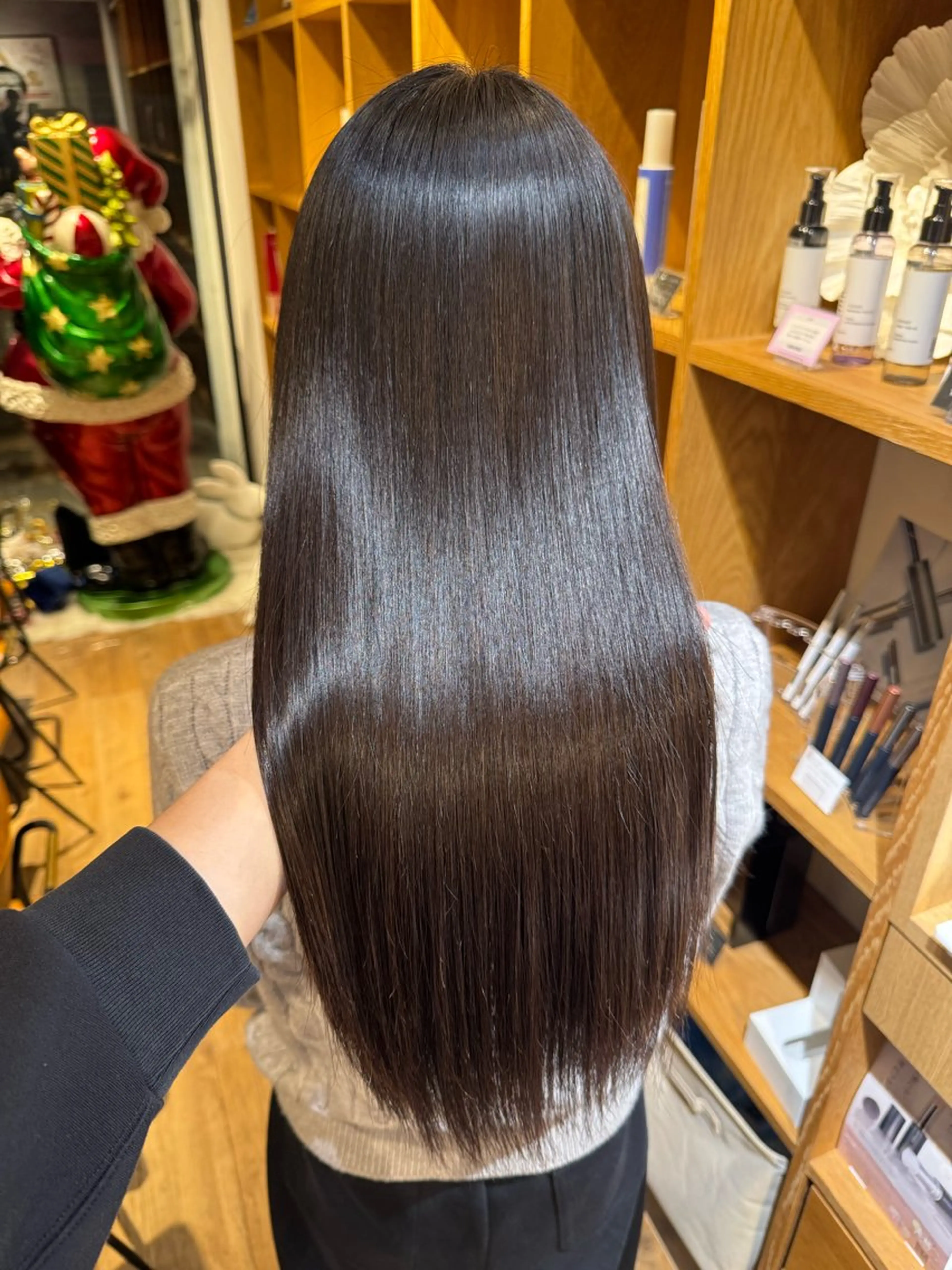 セミロング ヘアカラー トリートメント afloatkobe所属・美髪/髪質改善 川口凌弥のヘアスタイル