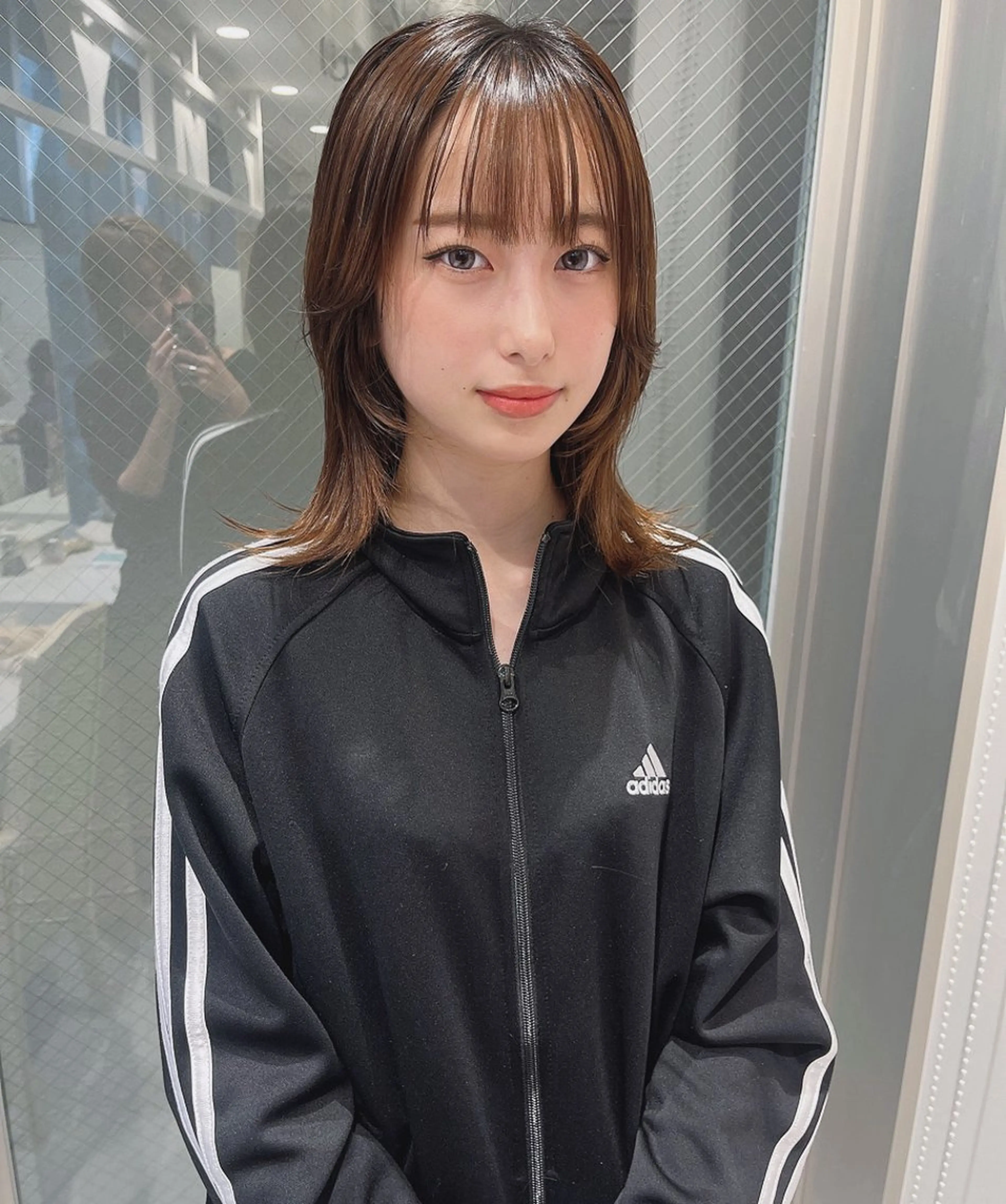 ミディアム ウルフカット／吉村 桃子のヘアスタイル