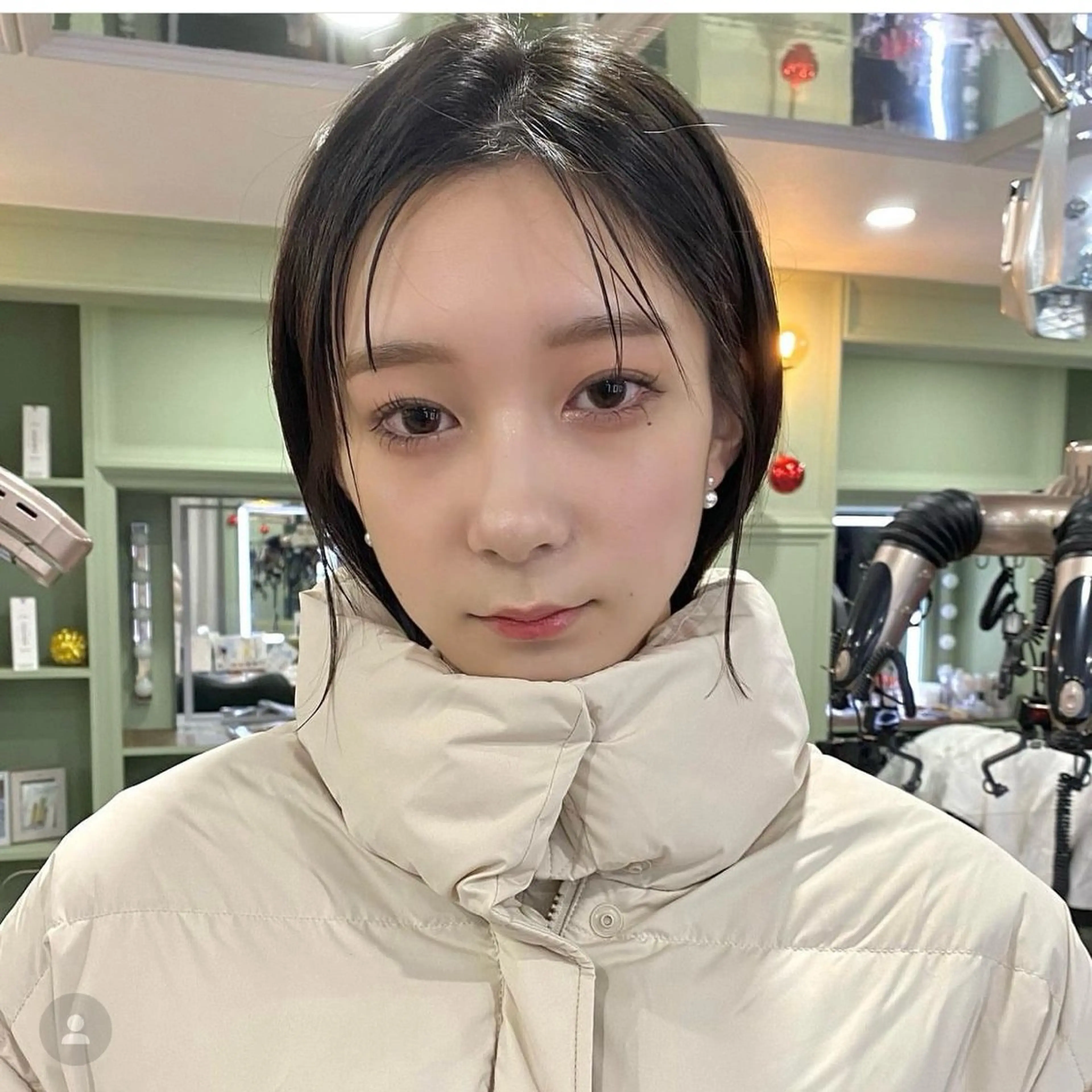 ショート 切りっぱなしボブ ボブ カット ヘアカラー トリートメント ボブ/縮毛矯正/ レイヤー/塚田のヘアスタイル