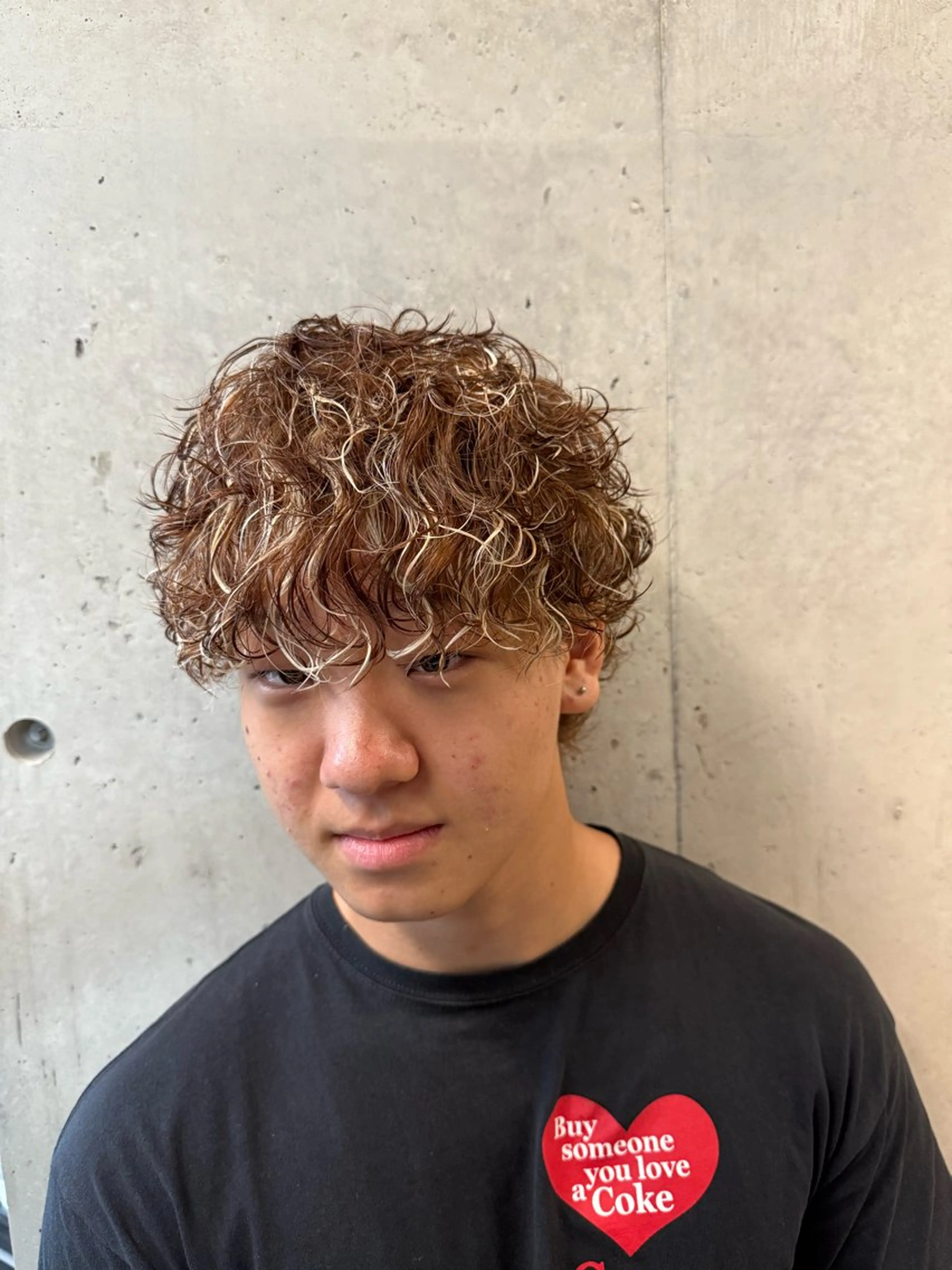 カラー パーマ メンズ メンズブリーチ メンズハイライト メンズメッシュ メンズパーマ 波巻きパーマ カット ヘアカラー ヘアセット 心斎橋メンズサロン リベルテグリットのヘアスタイル