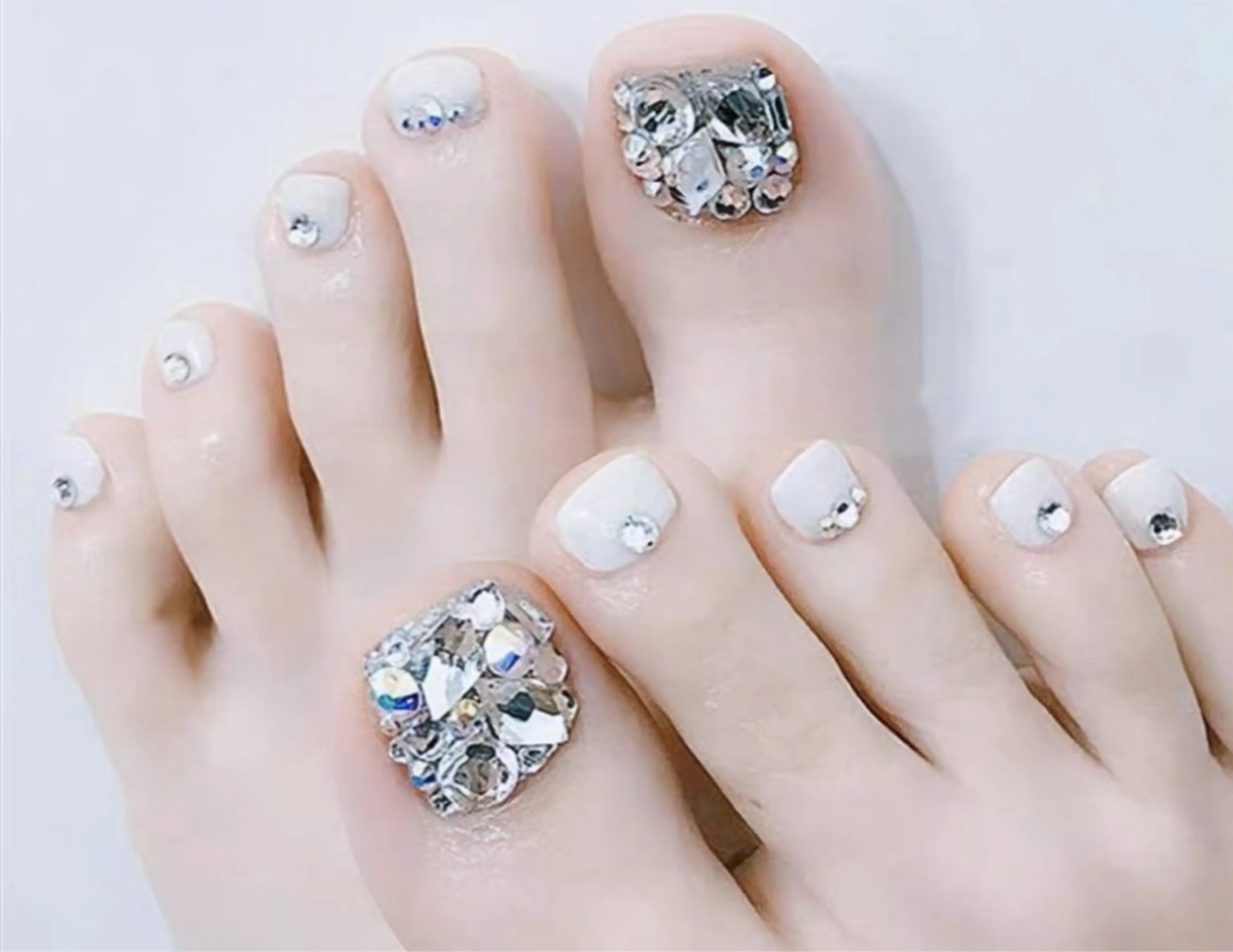 フット・キラキラ🤩マグネット✖️ストーン埋め尽くし￥５,000の写真