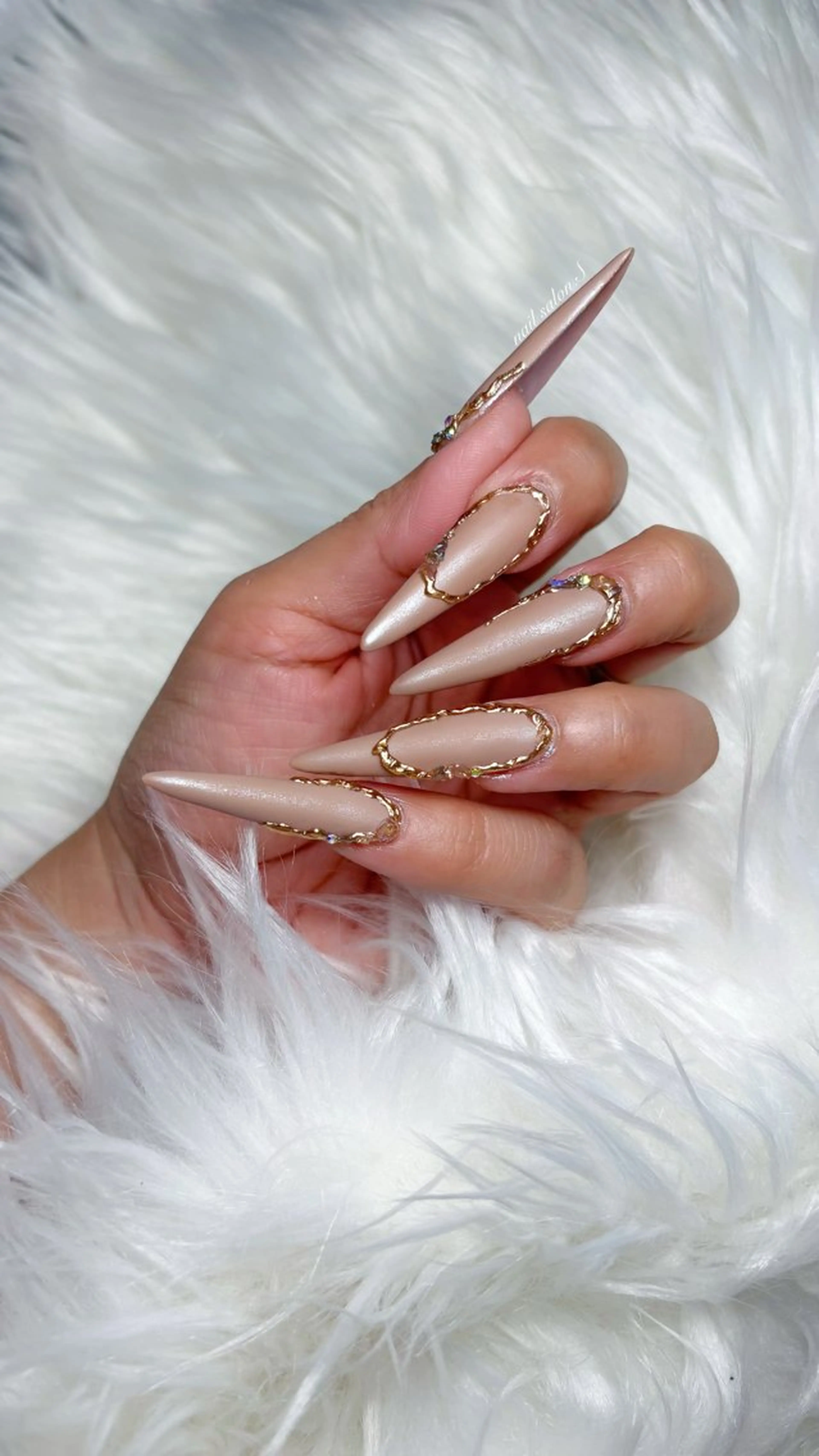 ネイル アートネイル ジェルネイル ゴールド マットネイル 持ち込み ハンドネイル 関山 志乃のネイルデザイン