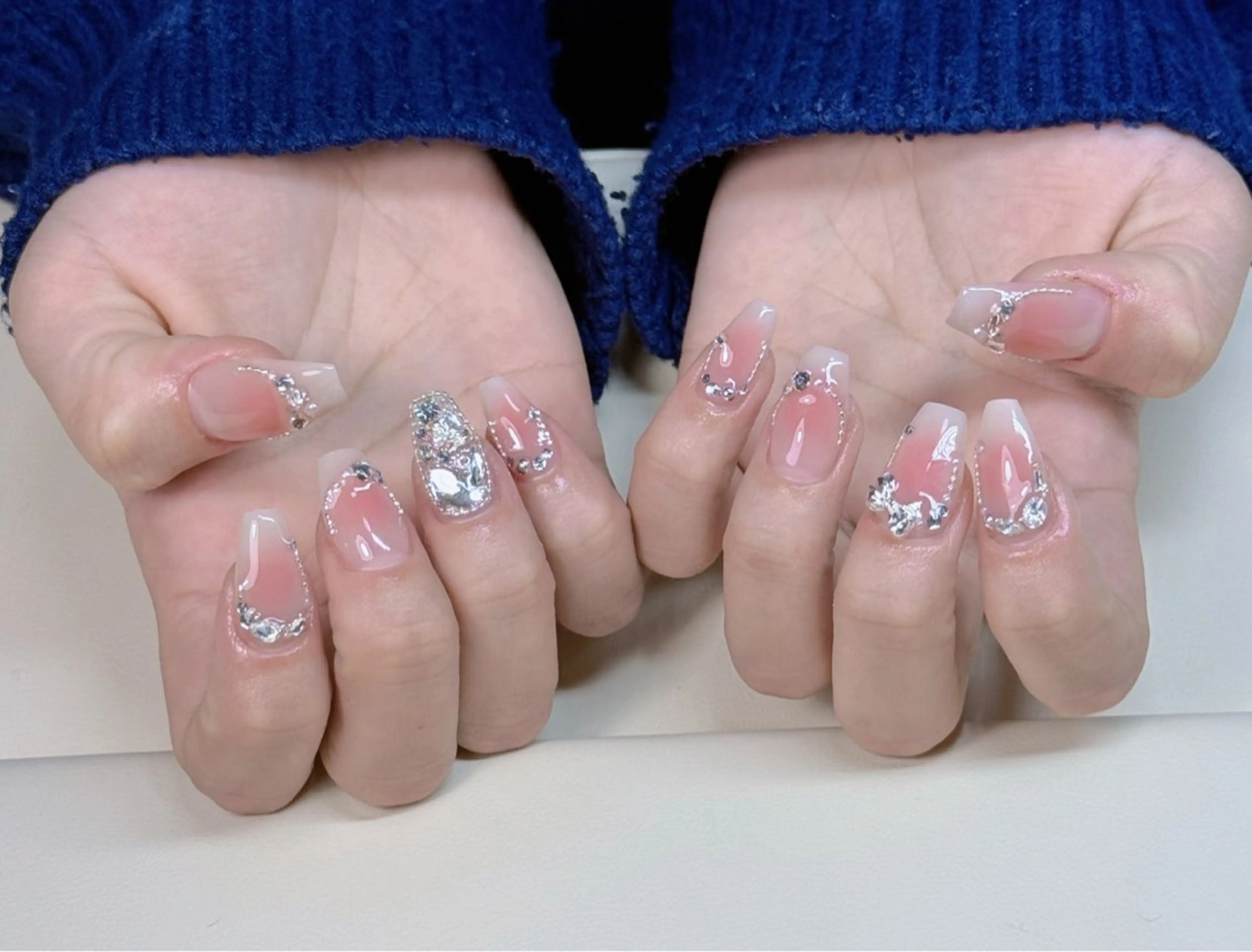 ネイル オーロラネイル ブルー チークネイル フットネイル フレンチネイル ハンドネイル HANA.NAILS所属・HANA.NAILS 自宅サロンのネイルデザイン