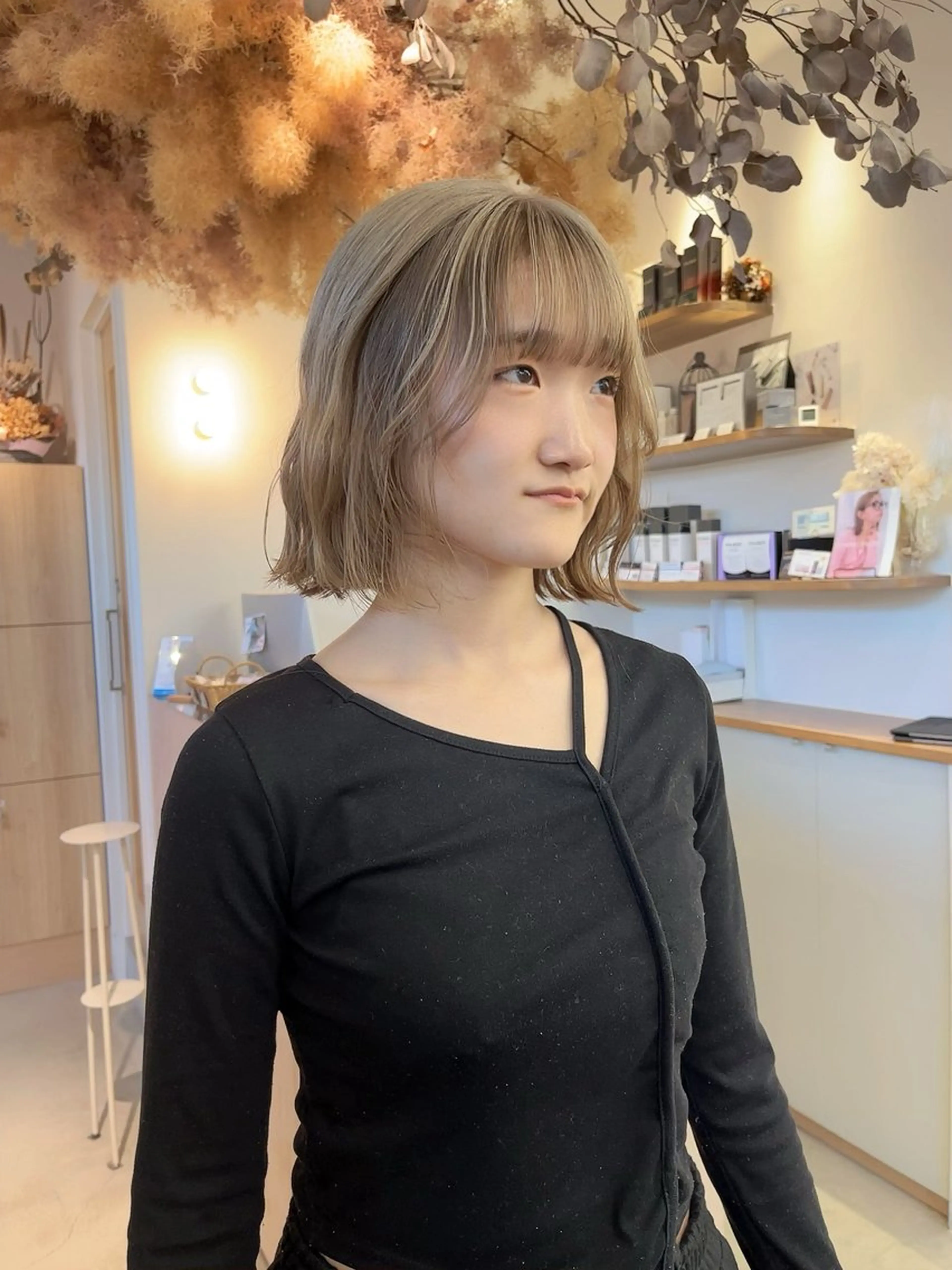 ミディアム ボブ レイヤーカット 小田 輝太郎/ブリーチのヘアスタイル